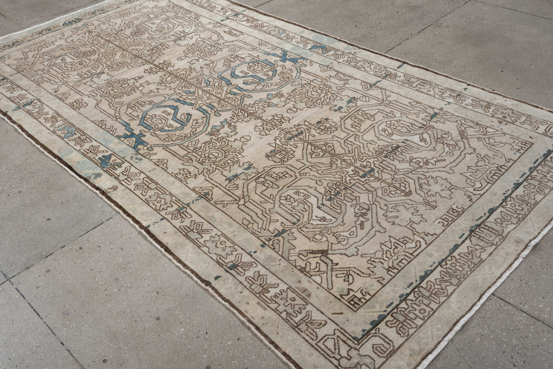 9' x 5' one-of-a-kind handmade machine-made Machine rug. Color palette: ivory, taupe, sky blue, beige, brown, slate, gray