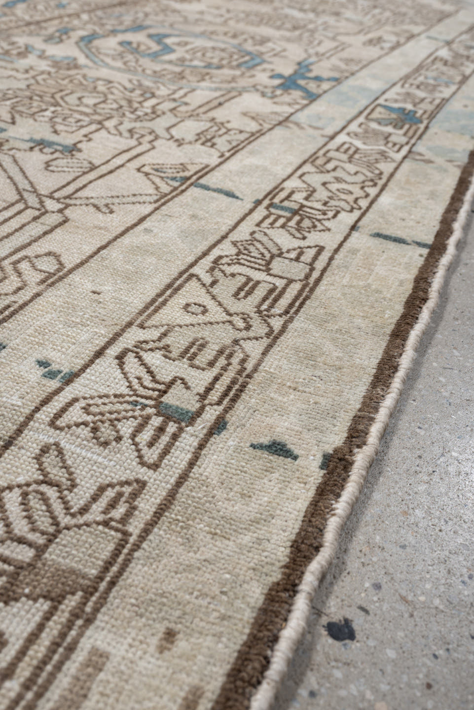 9' x 5' one-of-a-kind handmade machine-made Machine rug. Color palette: ivory, taupe, sky blue, beige, brown, slate, gray