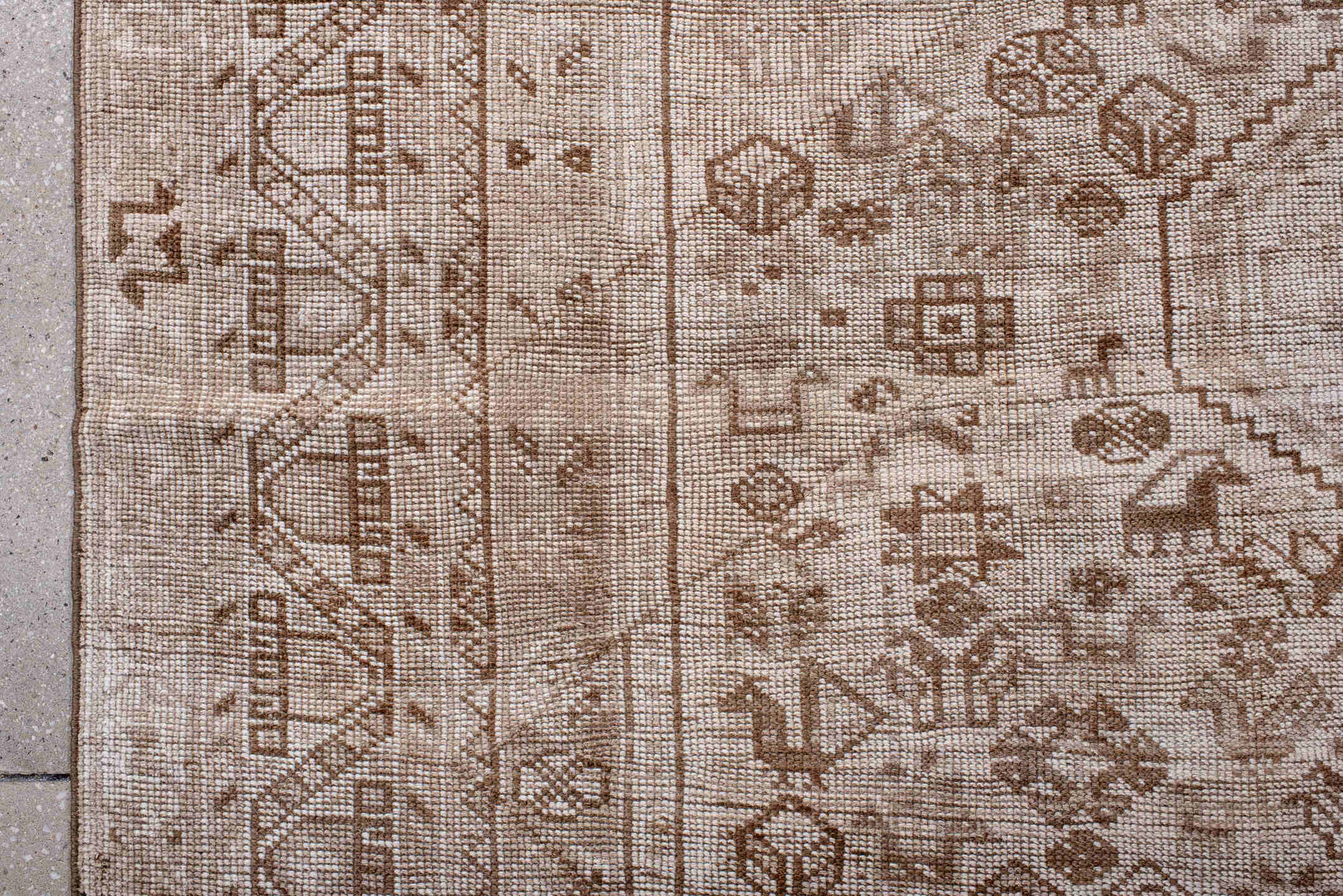 6' x 9' one-of-a-kind handmade antique Shiraz medium size rug. Color palette: ivory, taupe, camel, sand, light brown, beige