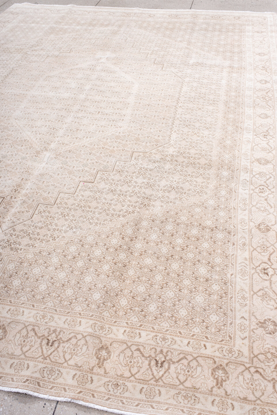 8' x 11' one-of-a-kind handmade vintage Bidjar large size rug. Color palette: pink, off-white, gray, light gray, misty rose