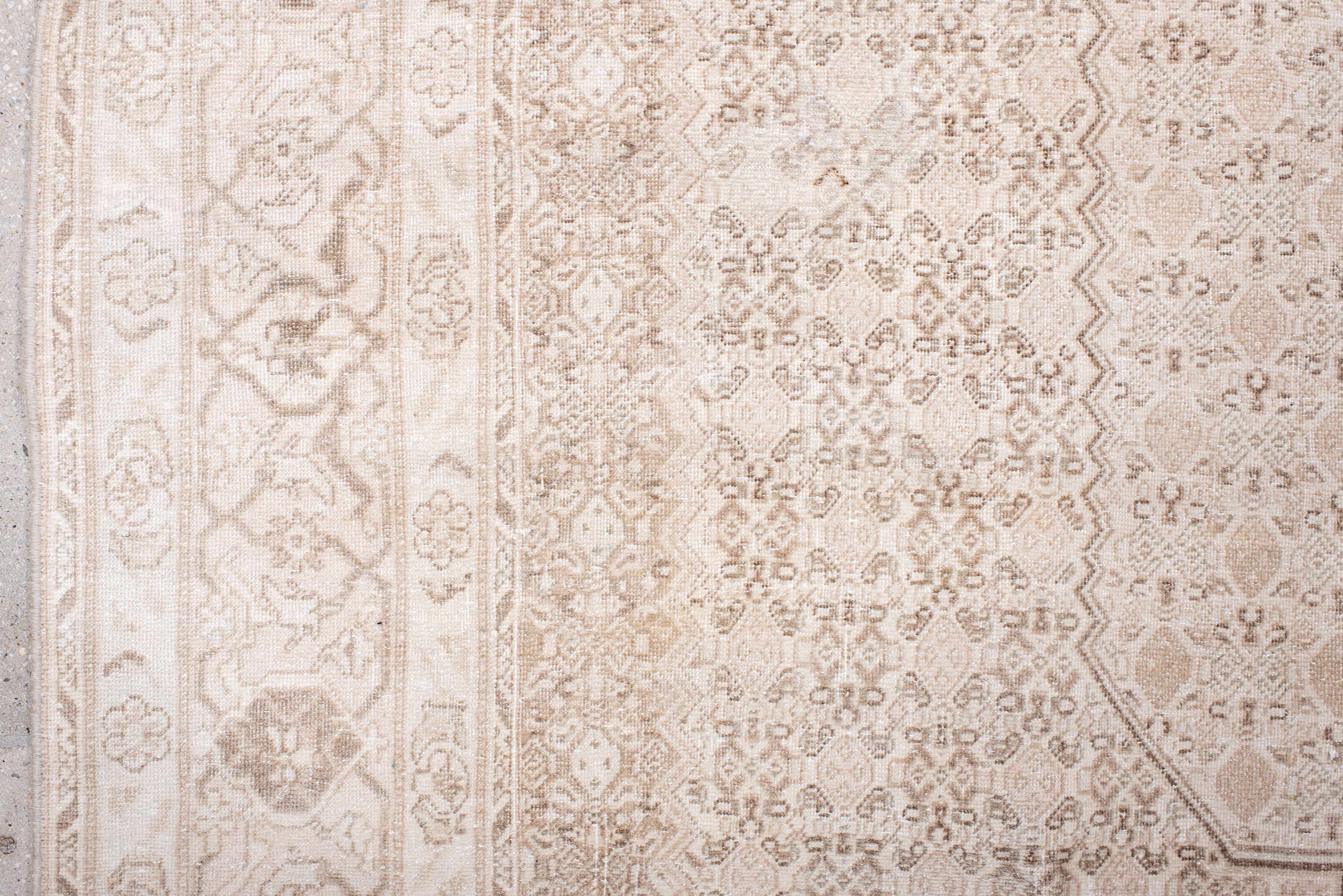 8' x 11' one-of-a-kind handmade vintage Bidjar large size rug. Color palette: pink, off-white, gray, light gray, misty rose