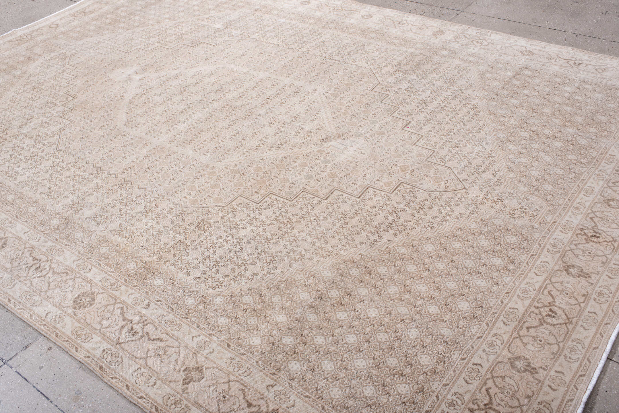 8' x 11' one-of-a-kind handmade vintage Bidjar large size rug. Color palette: pink, off-white, gray, light gray, misty rose