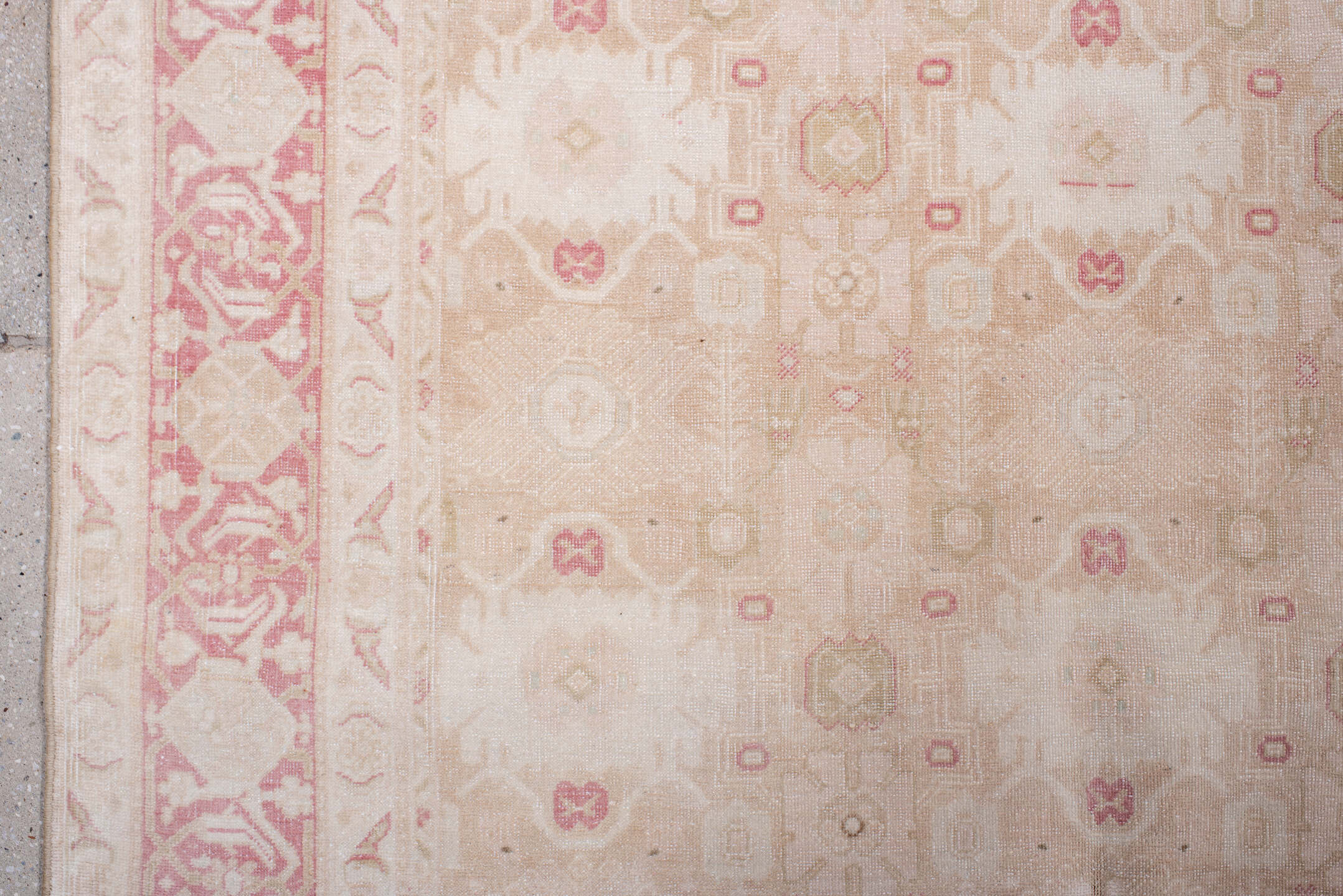 6' x 9' one-of-a-kind handmade vintage Sivas medium size rug. Color palette: brown, gray, light gray, off-white, pink