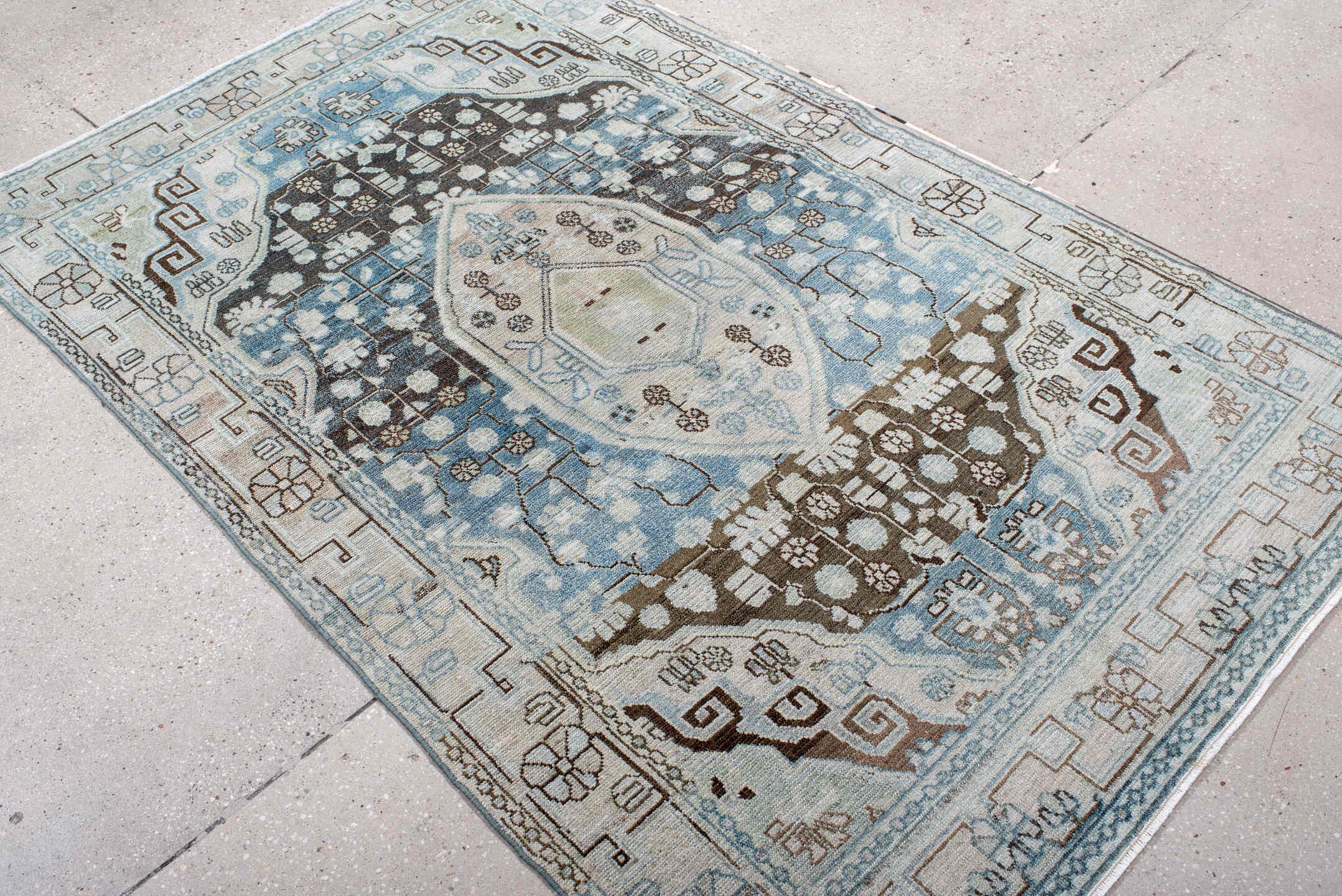 4' x 6' one-of-a-kind handmade vintage Hamadan small size rug. Color palette: black, blue, dark gray, dim gray, gainsboro