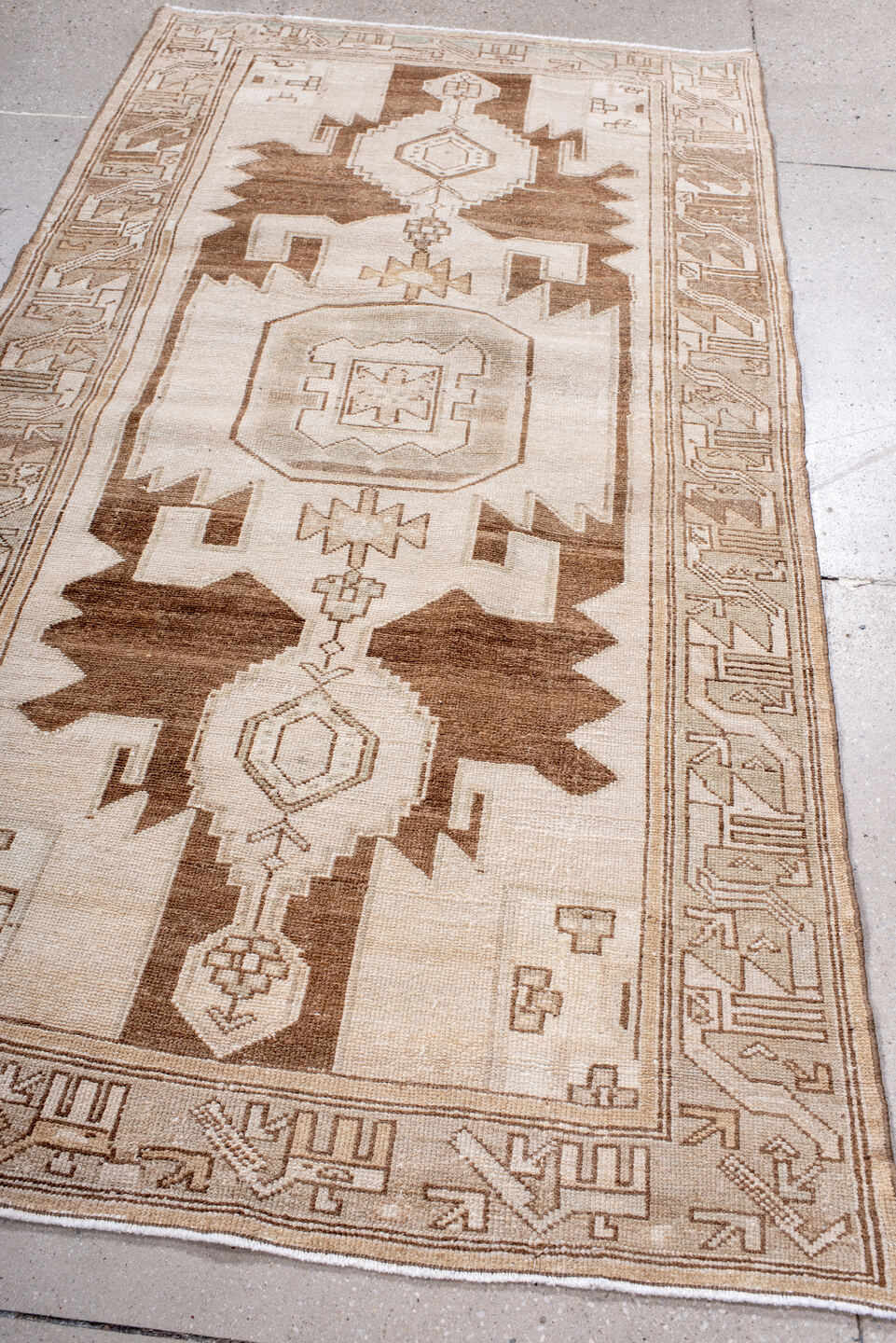 4' x 7' one-of-a-kind handmade vintage Hamadan rug. Color palette: antiquewhite, blanched almond, brown, gray, light gray