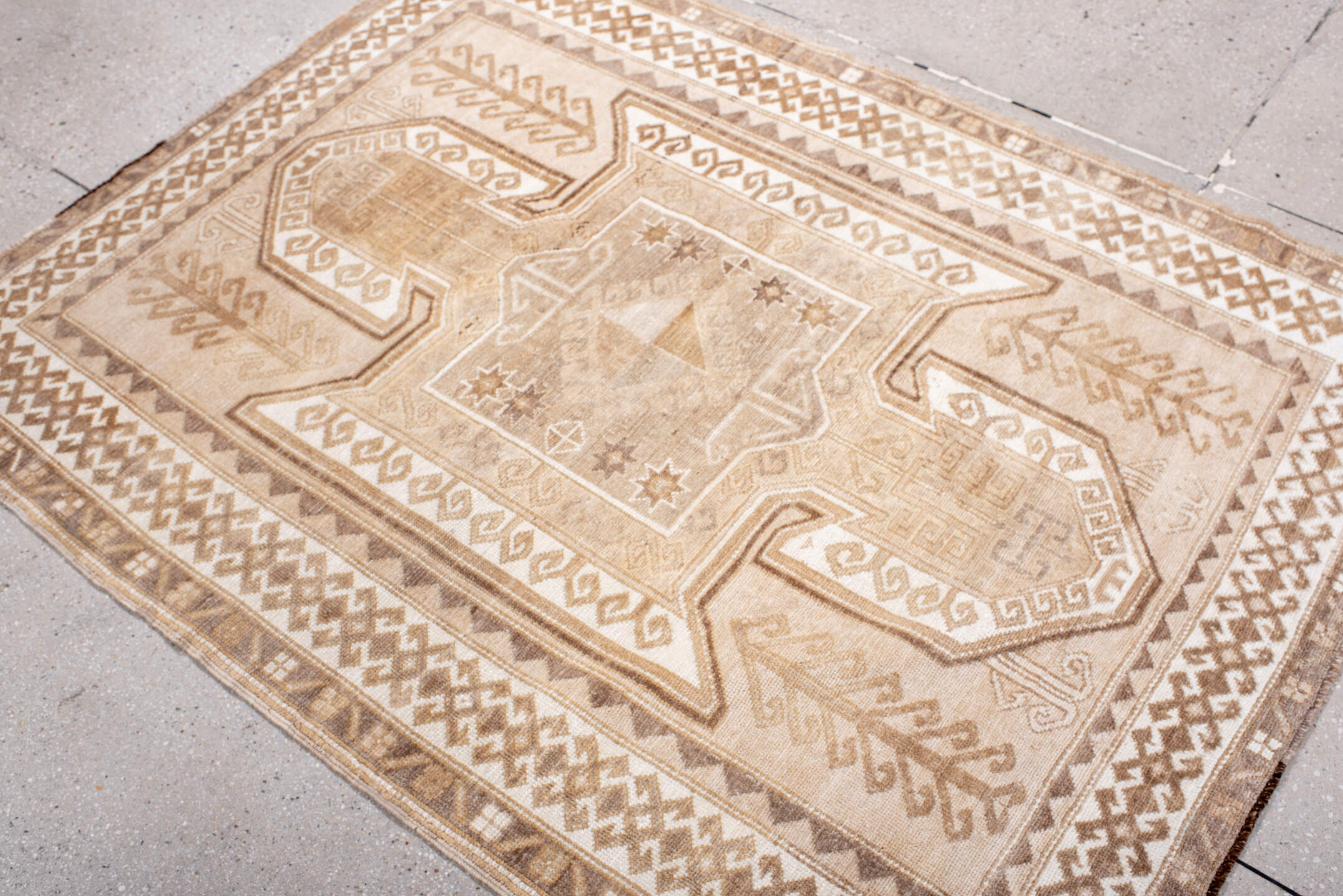 4' x 5' one-of-a-kind handmade vintage Kars small size rug. Color palette: antiquewhite, blanched almond, brown, gray