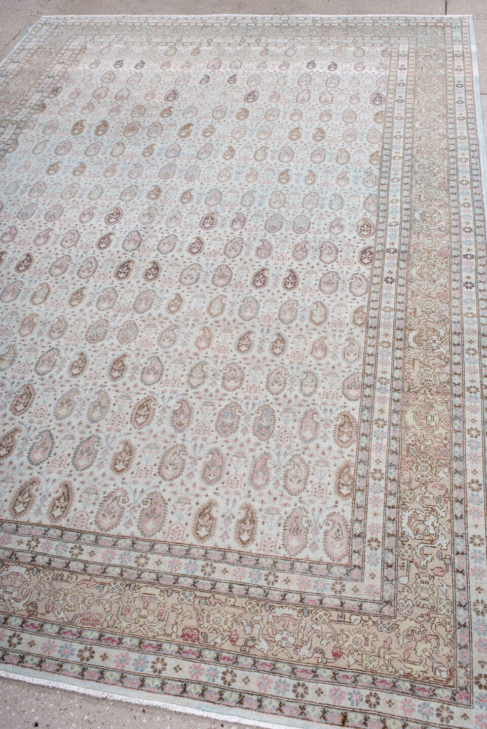 6' x 9' one-of-a-kind handmade antique Sivas medium size rug. Color palette: ivory, blush, taupe, beige, dusty rose, brown