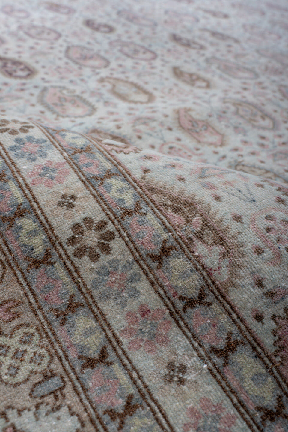 6' x 9' one-of-a-kind handmade antique Sivas medium size rug. Color palette: ivory, blush, taupe, beige, dusty rose, brown