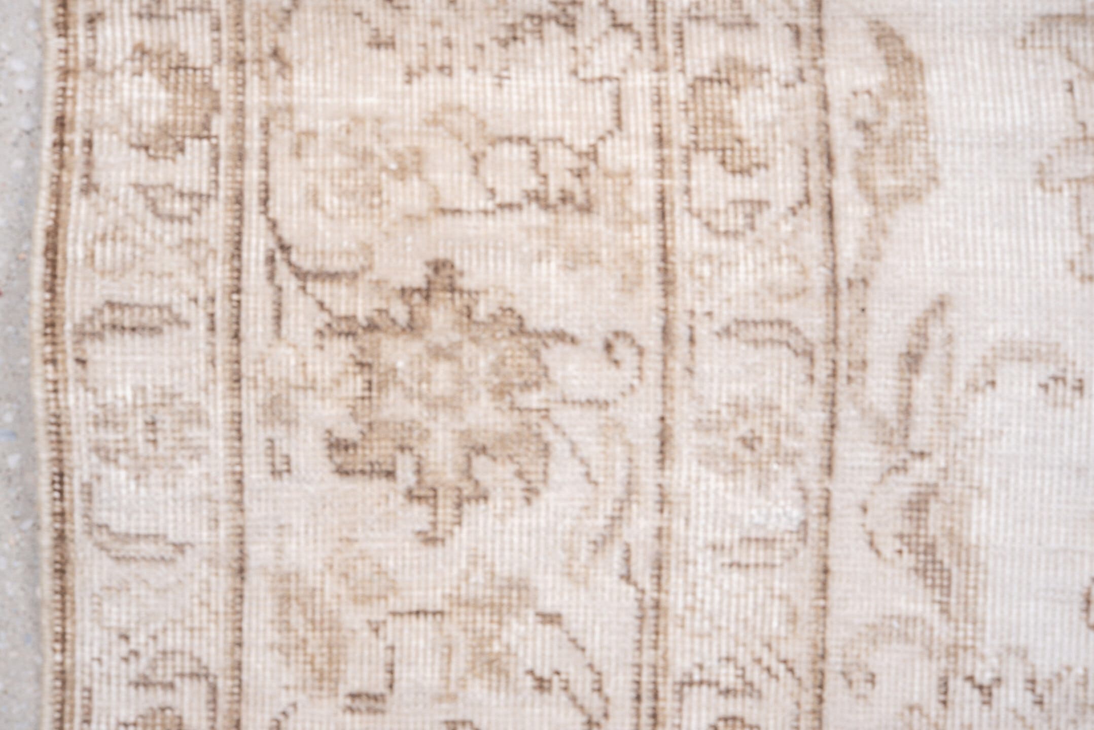 6' x 9' one-of-a-kind handmade vintage Tabriz medium size rug. Color palette: ivory, beige, taupe, cream, sand, gray