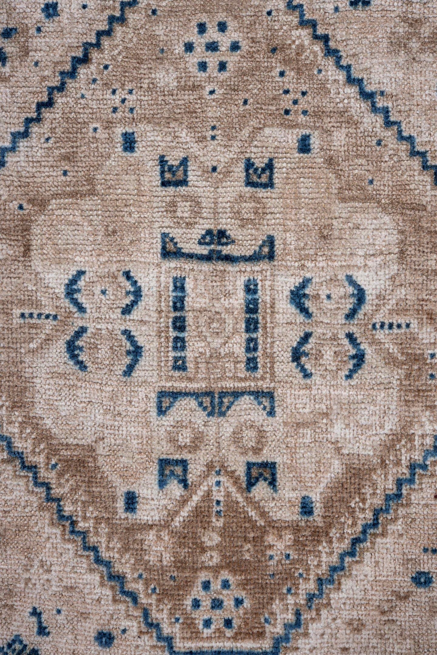 7' x 10' one-of-a-kind handmade vintage Shiraz large size rug. Color palette: ivory, blue, beige, camel, taupe, gray