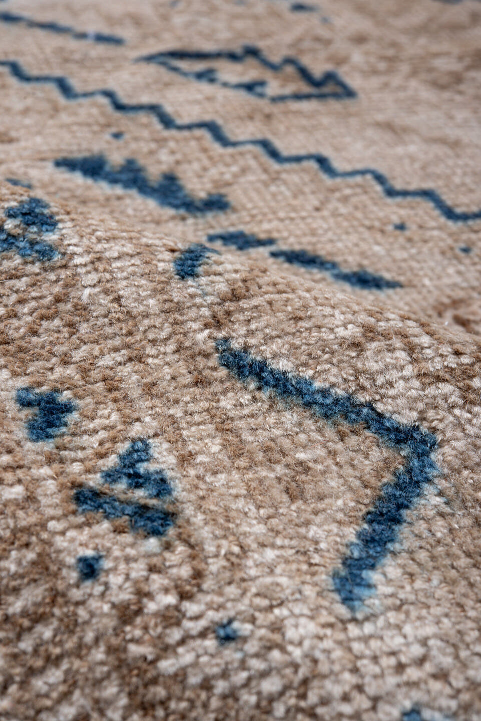 7' x 10' one-of-a-kind handmade vintage Shiraz large size rug. Color palette: ivory, blue, beige, camel, taupe, gray