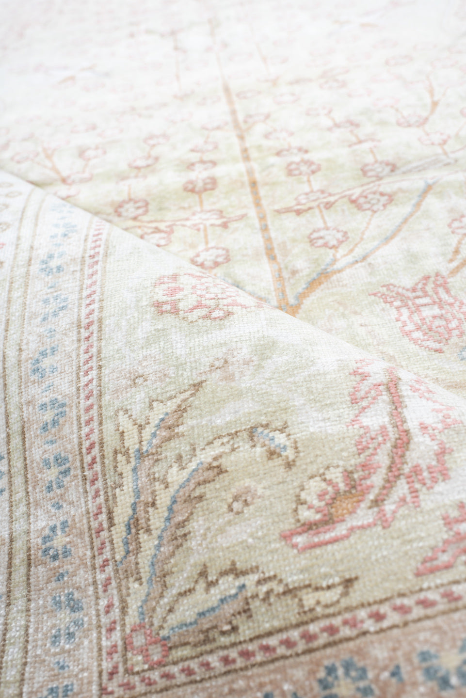 3' x 5' one-of-a-kind handmade vintage Kaisary small size rug. Color palette: beige, brown, dark gray, gainsboro, gray