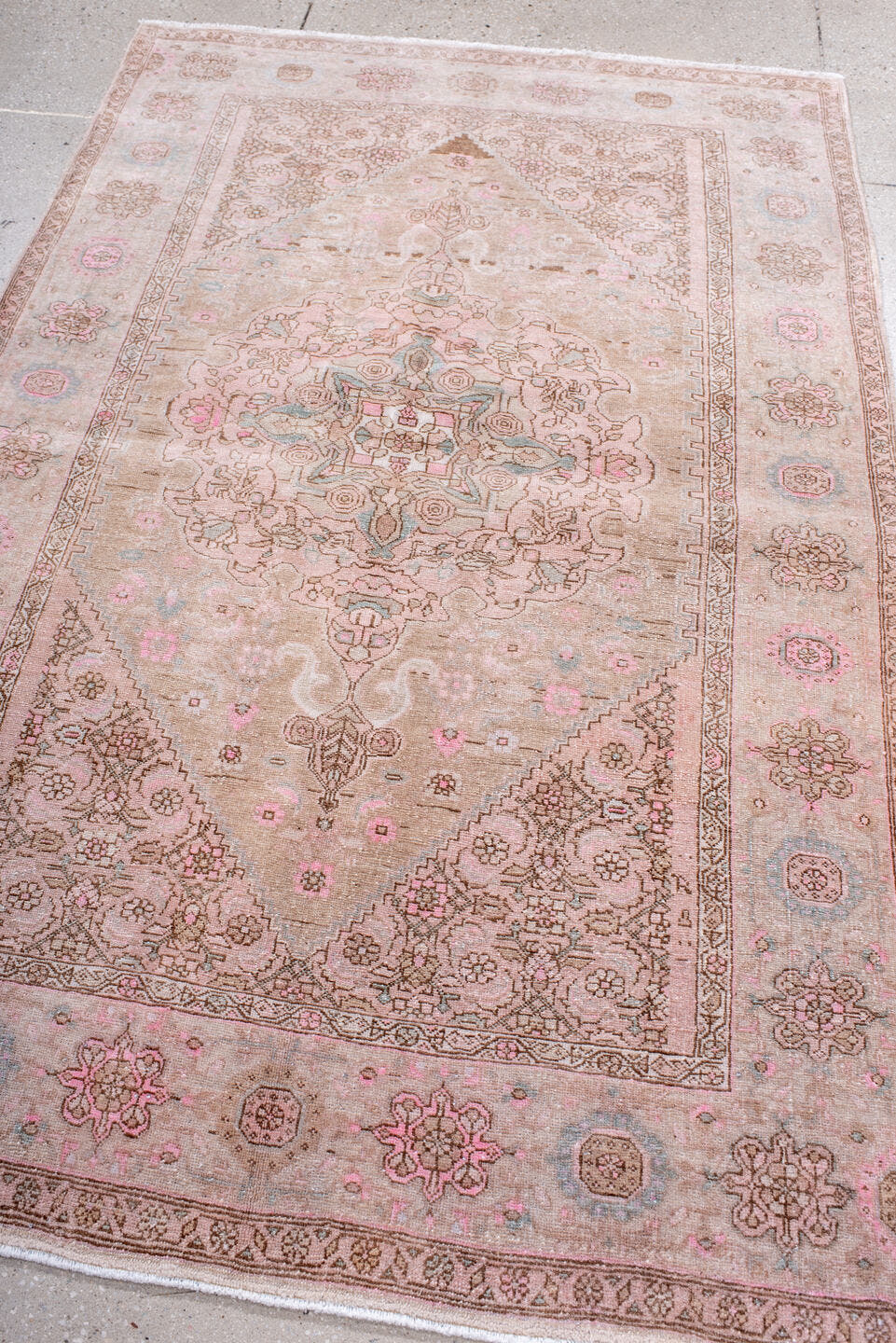 4' x 6' one-of-a-kind handmade antique Sarouk small size rug. Color palette: blush, ivory, taupe, rose, pale blue, brown