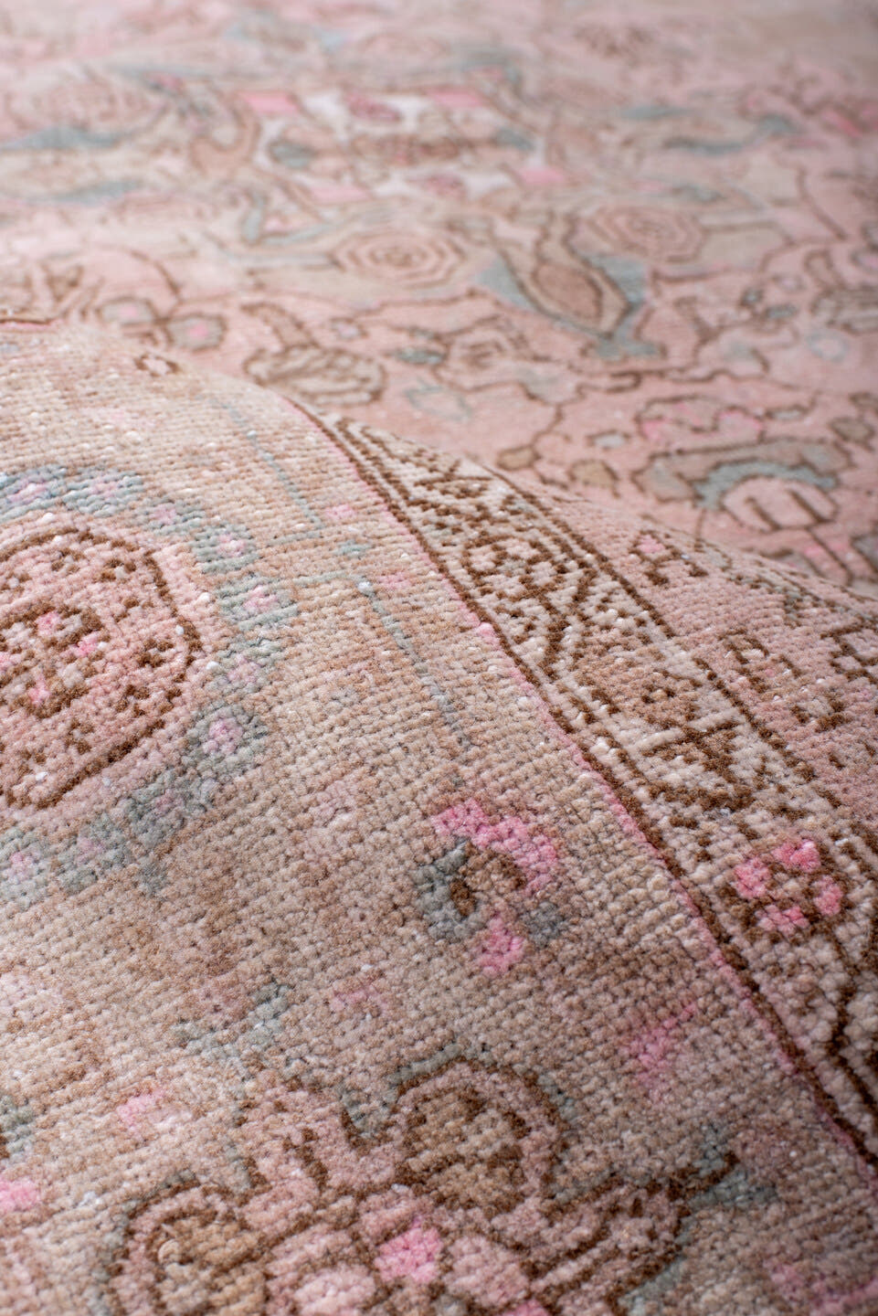 4' x 6' one-of-a-kind handmade antique Sarouk small size rug. Color palette: blush, ivory, taupe, rose, pale blue, brown