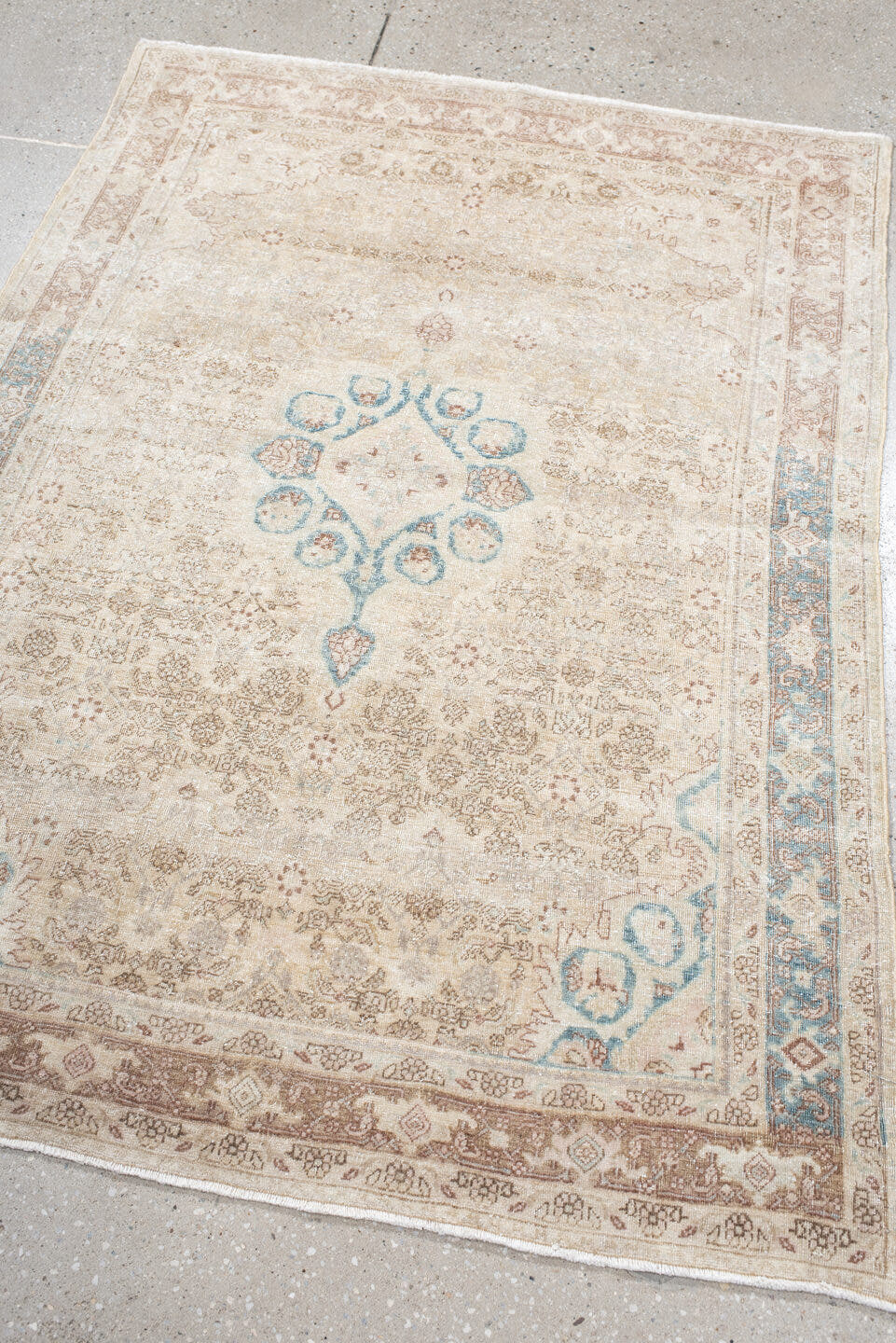 3' x 5' one-of-a-kind handmade antique Bidjar small size rug. Color palette: ivory, beige, sky_blue, taupe, blush, camel