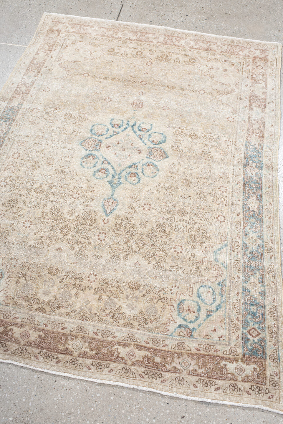 3' x 5' one-of-a-kind handmade antique Bidjar small size rug. Color palette: ivory, beige, sky_blue, taupe, blush, camel