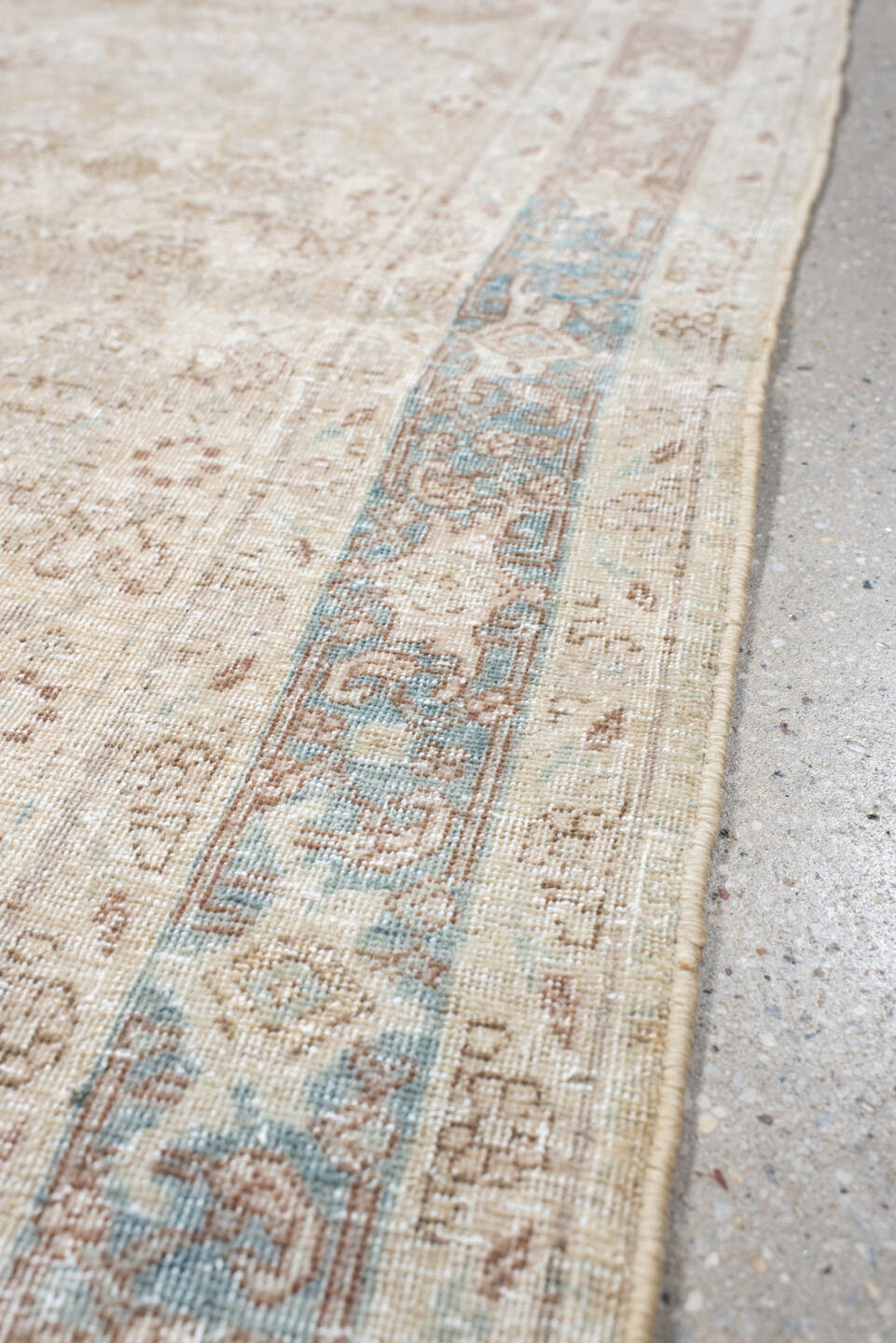 3' x 5' one-of-a-kind handmade antique Bidjar small size rug. Color palette: ivory, beige, sky_blue, taupe, blush, camel