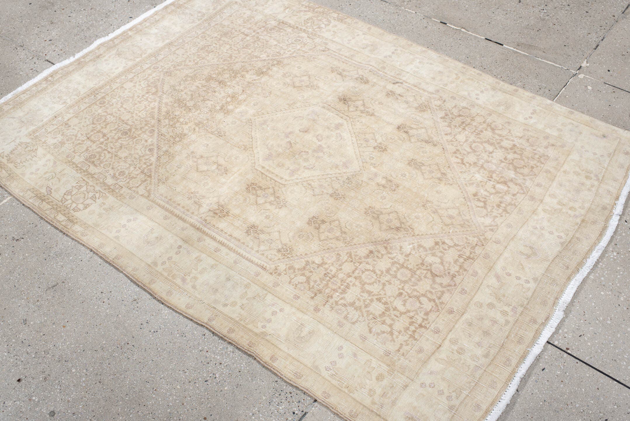 3' x 5' one-of-a-kind handmade vintage Bidjar small size rug. Color palette: ivory, beige, cream, taupe, sand, blush, gray
