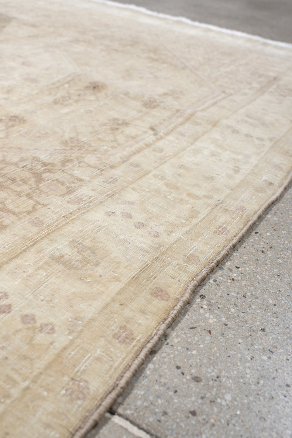 3' x 5' one-of-a-kind handmade vintage Bidjar small size rug. Color palette: ivory, beige, cream, taupe, sand, blush, gray