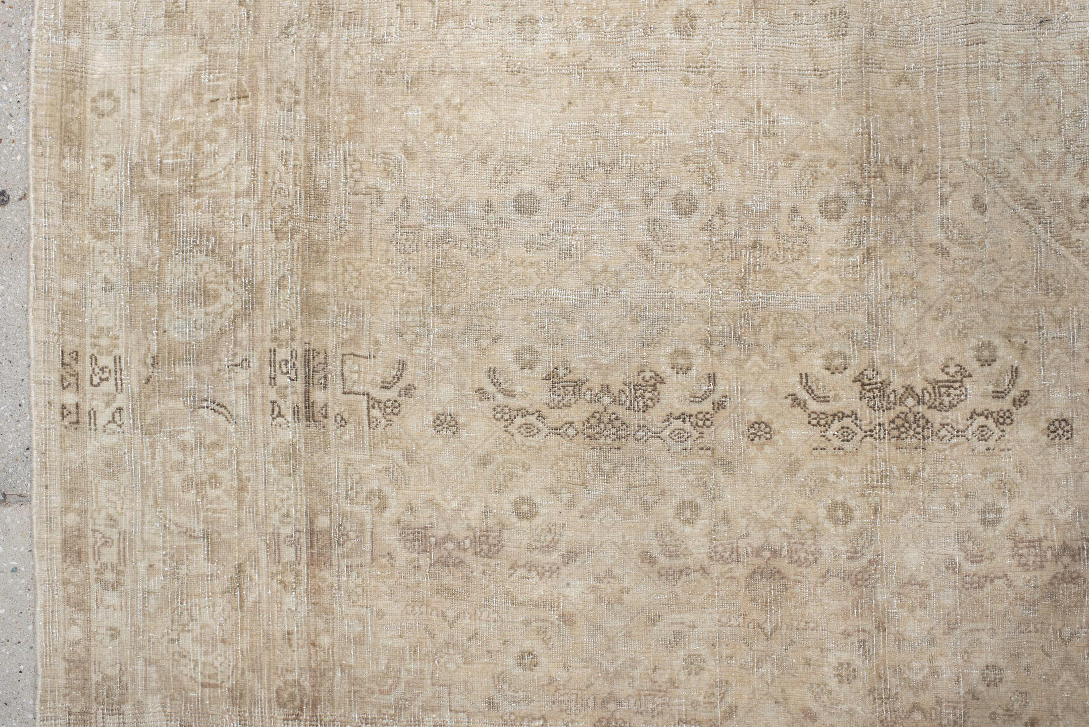 7' x 10' one-of-a-kind handmade antique Bidjar large size rug. Color palette: ivory, beige, taupe, sand, cream, camel