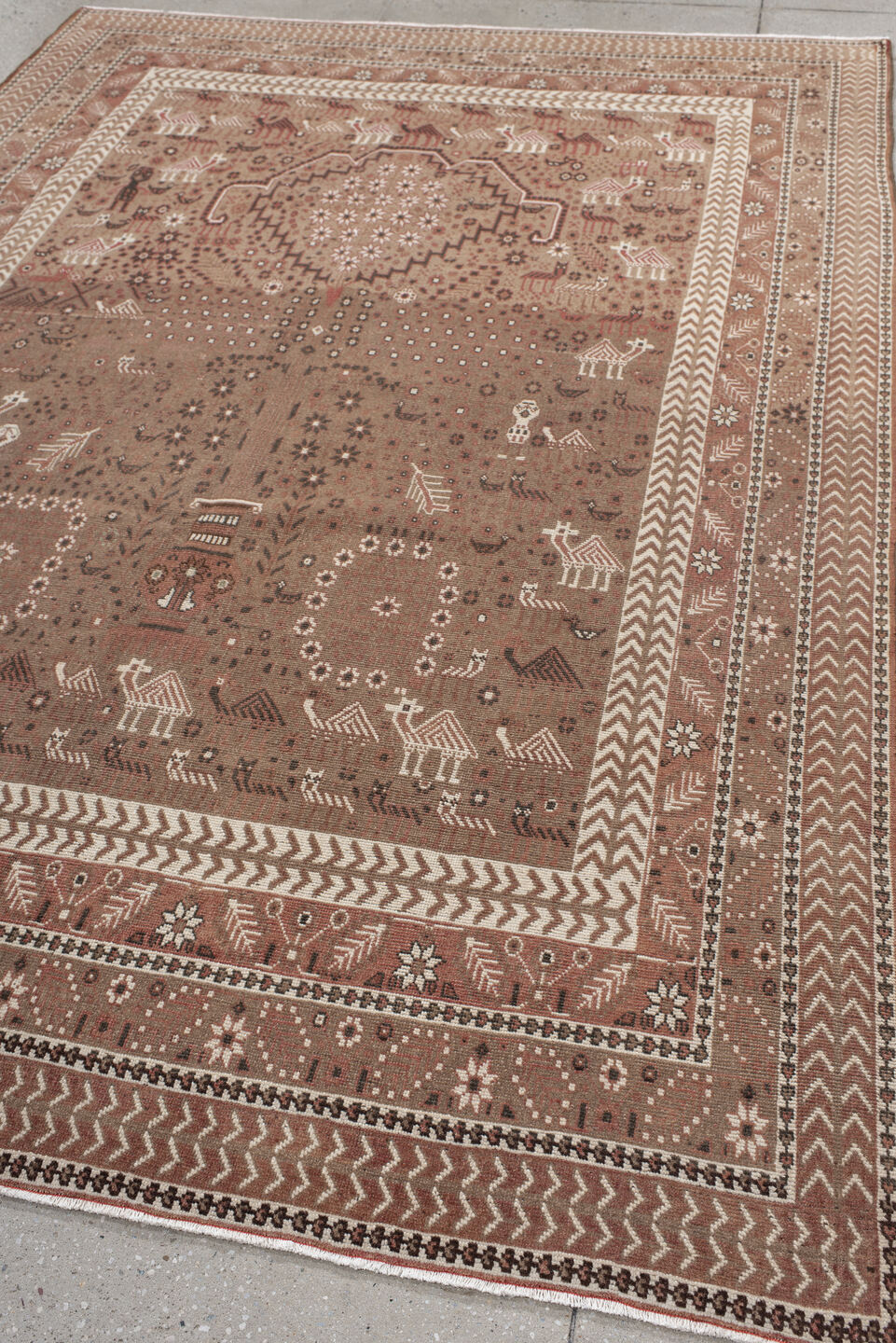 6' x 9' one-of-a-kind handmade vintage Sivas medium size rug. Color palette: brown, gray, light gray, off-white, pink