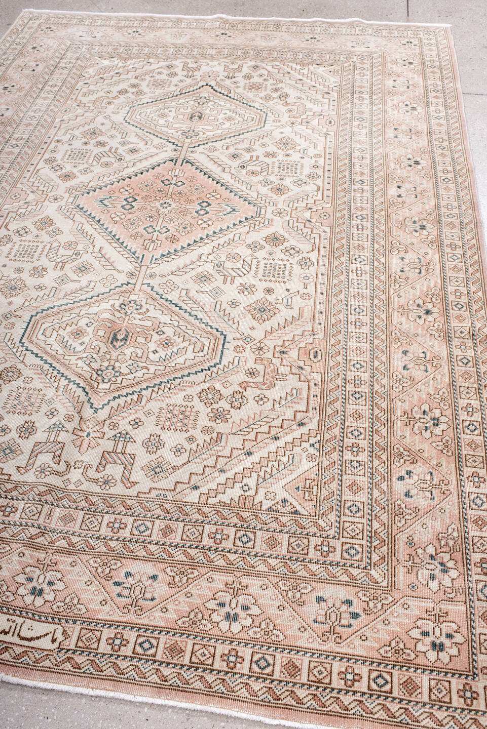 5' x 8' one-of-a-kind handmade antique Sivas medium size rug. Color palette: ivory, blush, taupe, dusty rose, muted blue