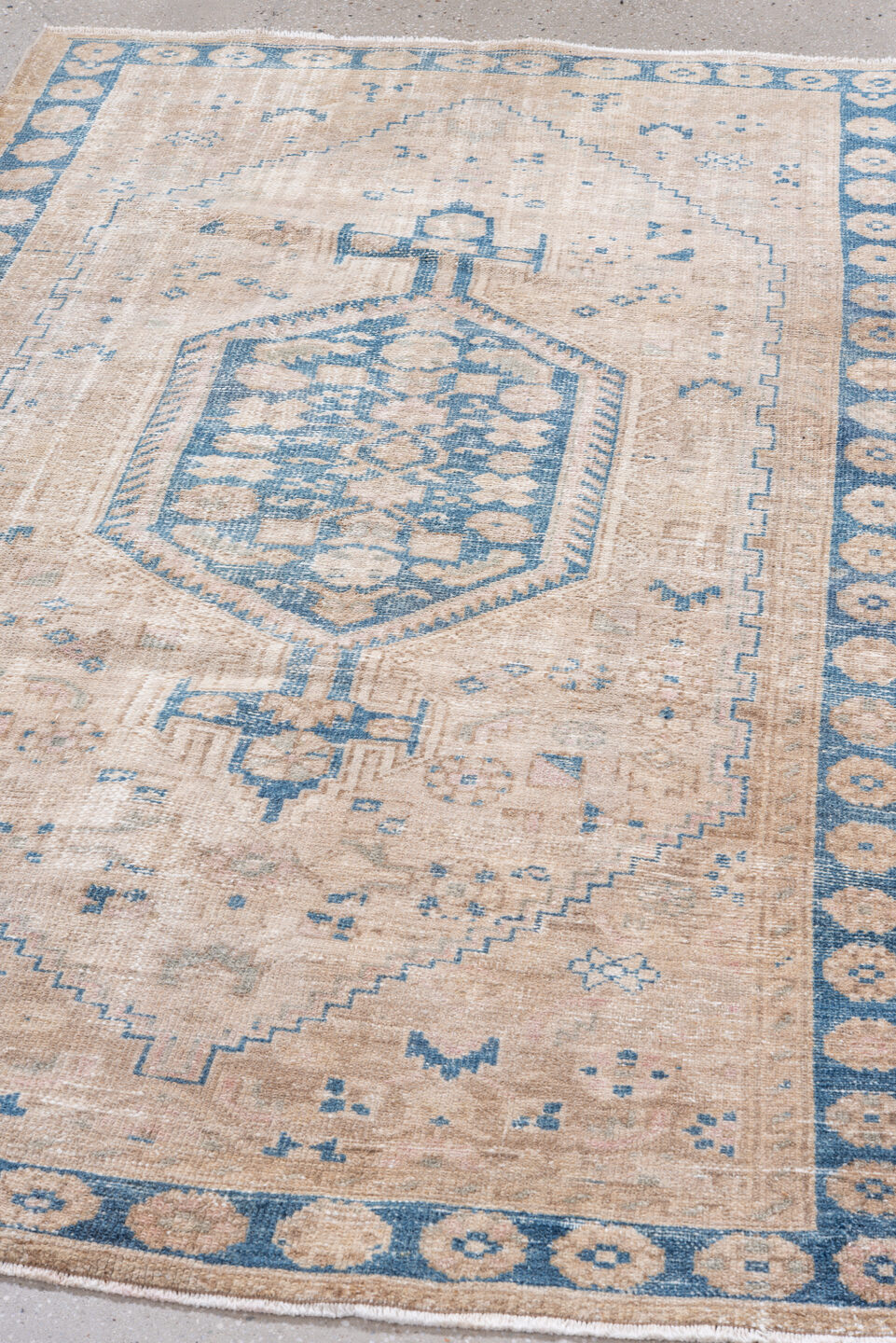4' x 6' one-of-a-kind handmade vintage Hamadan small size rug. Color palette: antiquewhite, blue, brown, gainsboro, gray