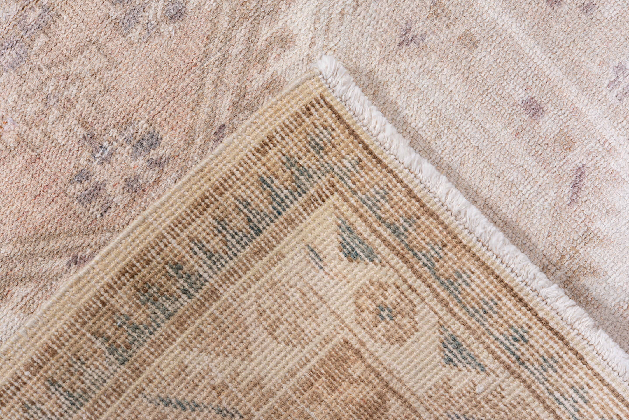 3' x 5' one-of-a-kind handmade vintage Sarab small size rug. Color palette: brown, gainsboro, gray, lavender blush