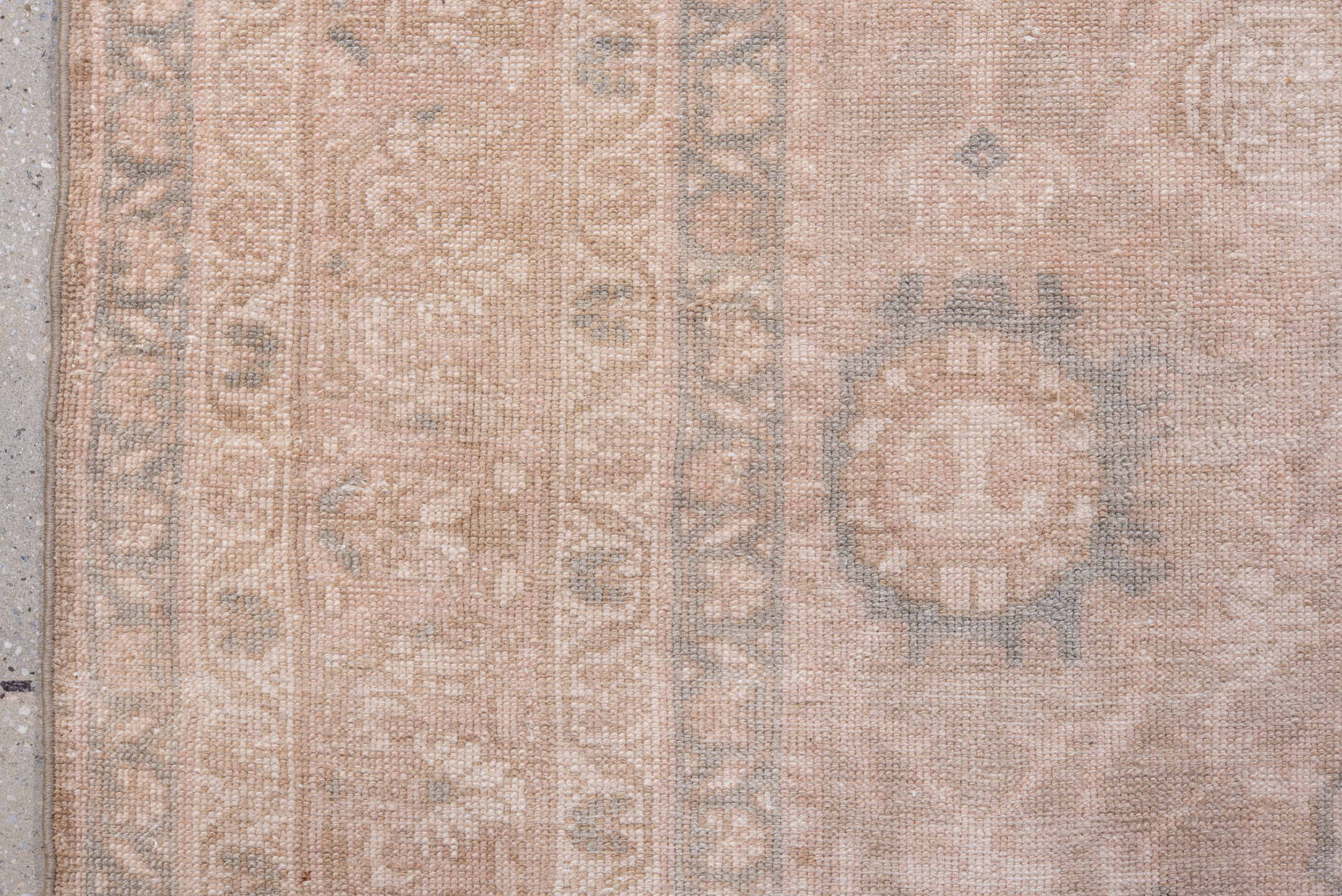 7' x 10' one-of-a-kind handmade vintage Malayer large size rug. Color palette: gray, light gray, off-white, pink