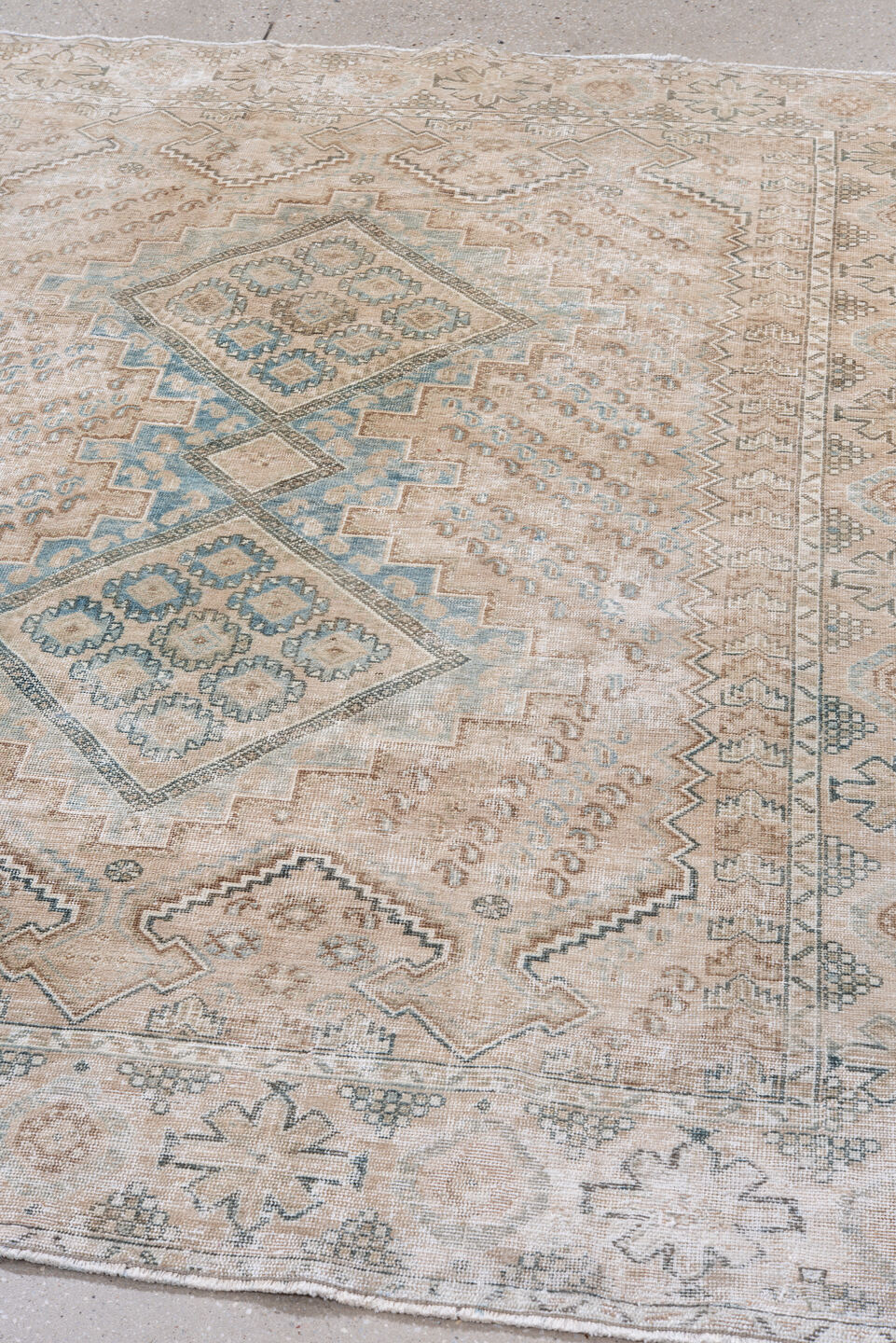 4' x 6' one-of-a-kind handmade vintage Afshar small size rug. Color palette: antiquewhite, black, brown, charcoal, dim gray