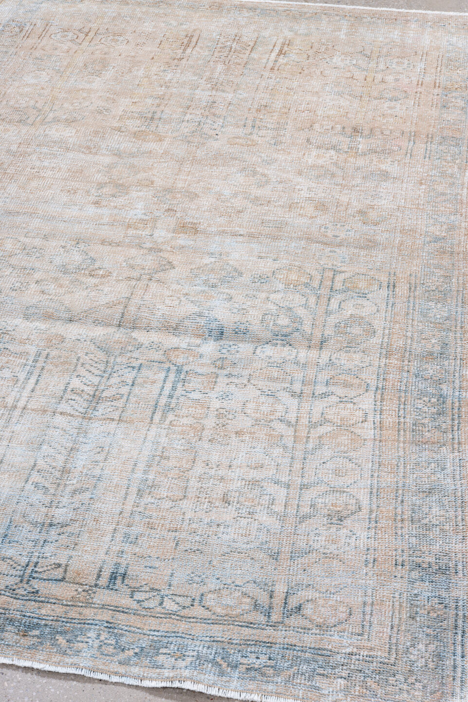 4' x 6' one-of-a-kind handmade vintage Mahal small size rug. Color palette: ivory, pale blue, beige, taupe, cream