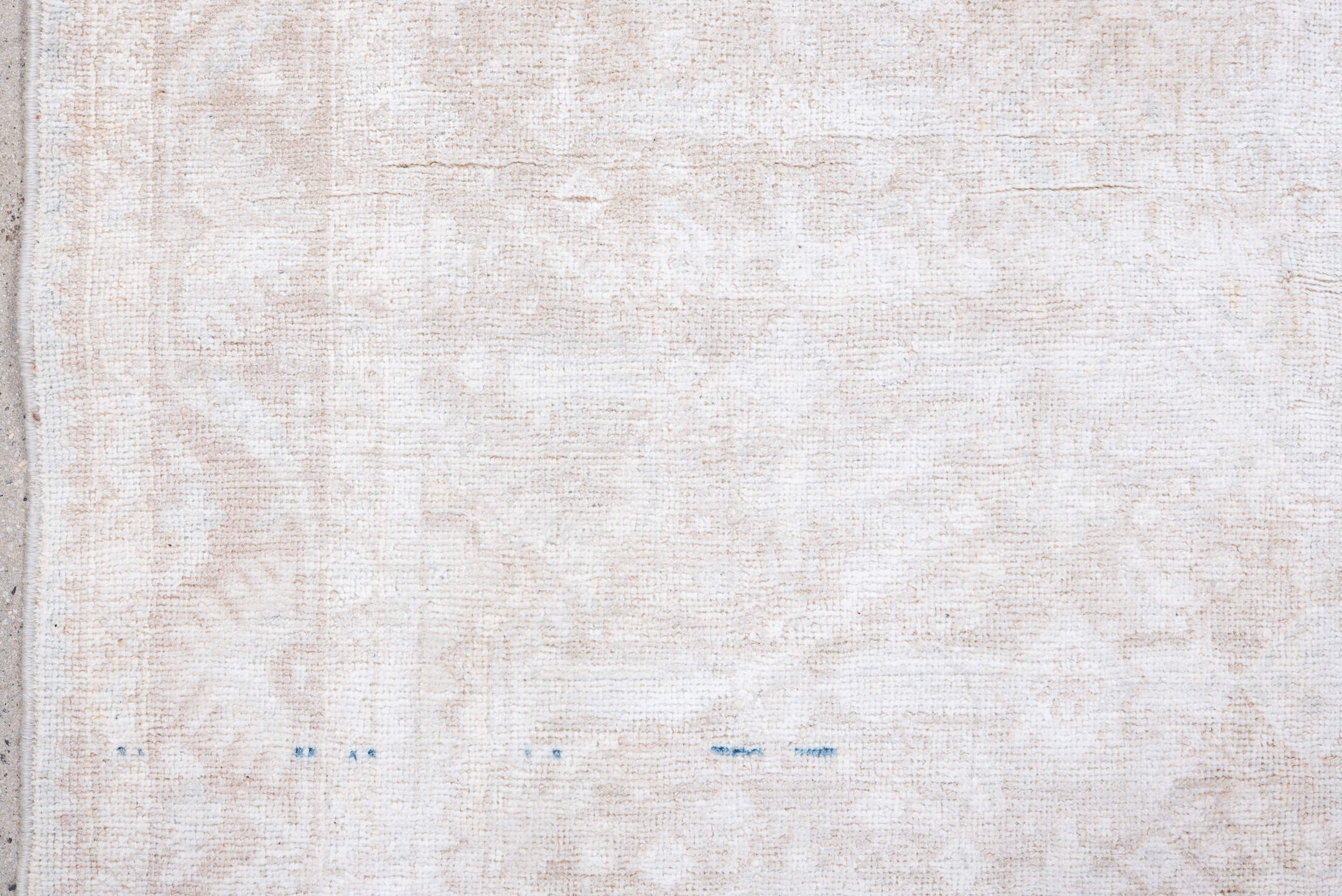 3' x 5' one-of-a-kind handmade vintage Sarouk small size rug. Color palette: dark gray, gainsboro, gray, light gray, linen