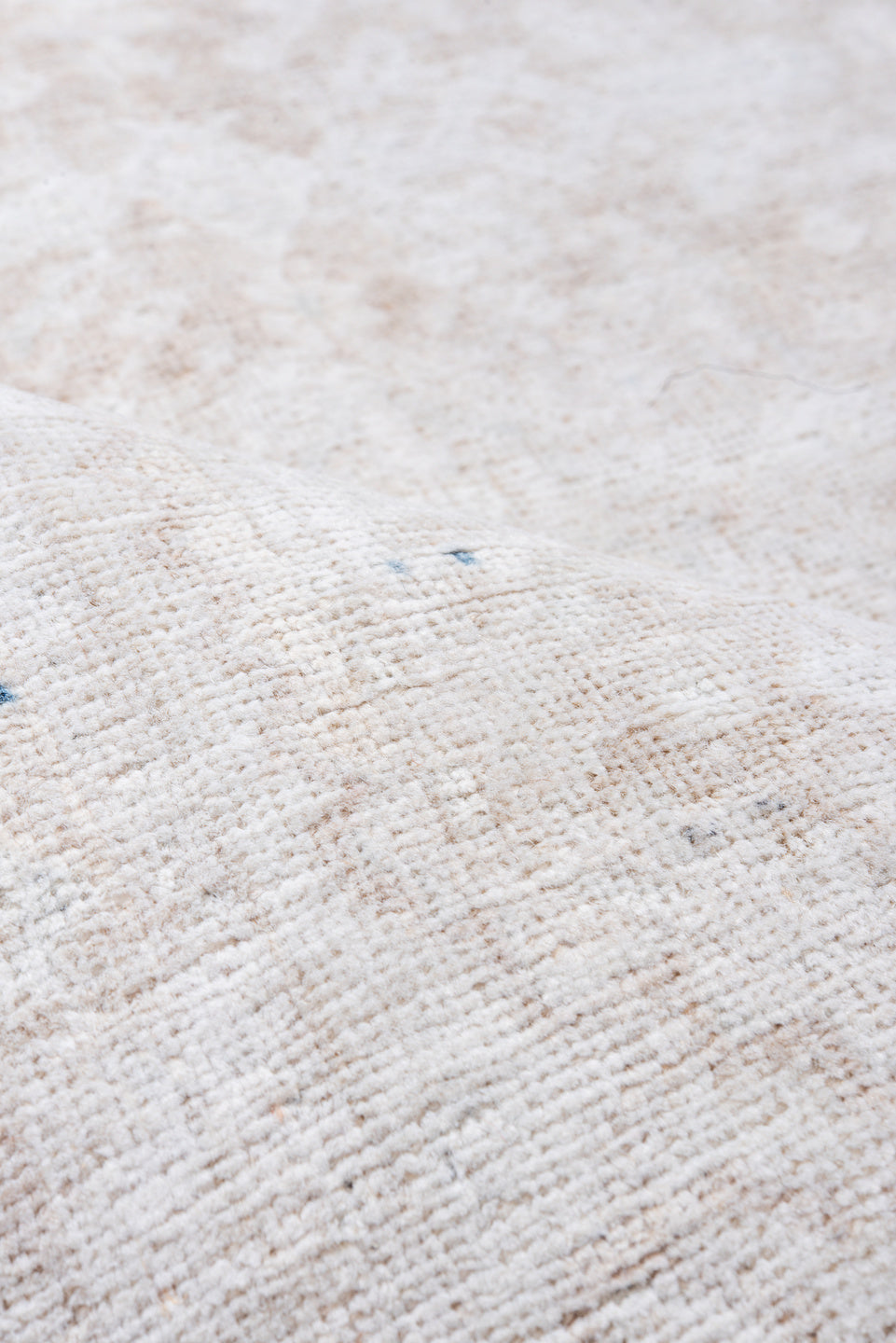 3' x 5' one-of-a-kind handmade vintage Sarouk small size rug. Color palette: dark gray, gainsboro, gray, light gray, linen