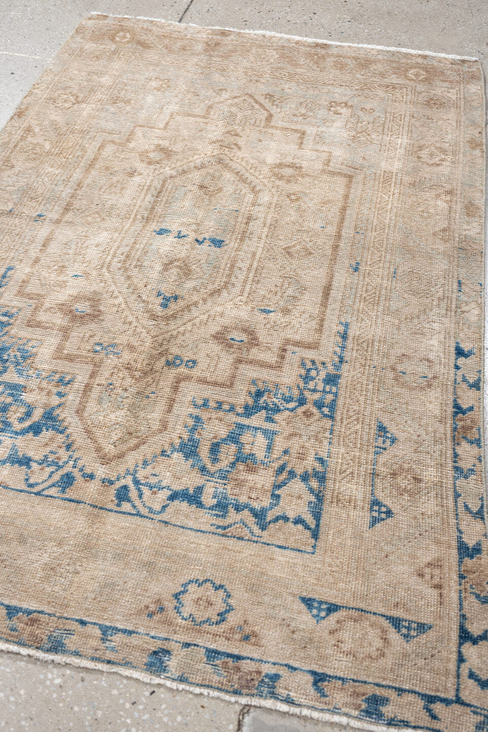 3' x 5' one-of-a-kind handmade antique Sarouk small size rug. Color palette: ivory, beige, blue, taupe, gray