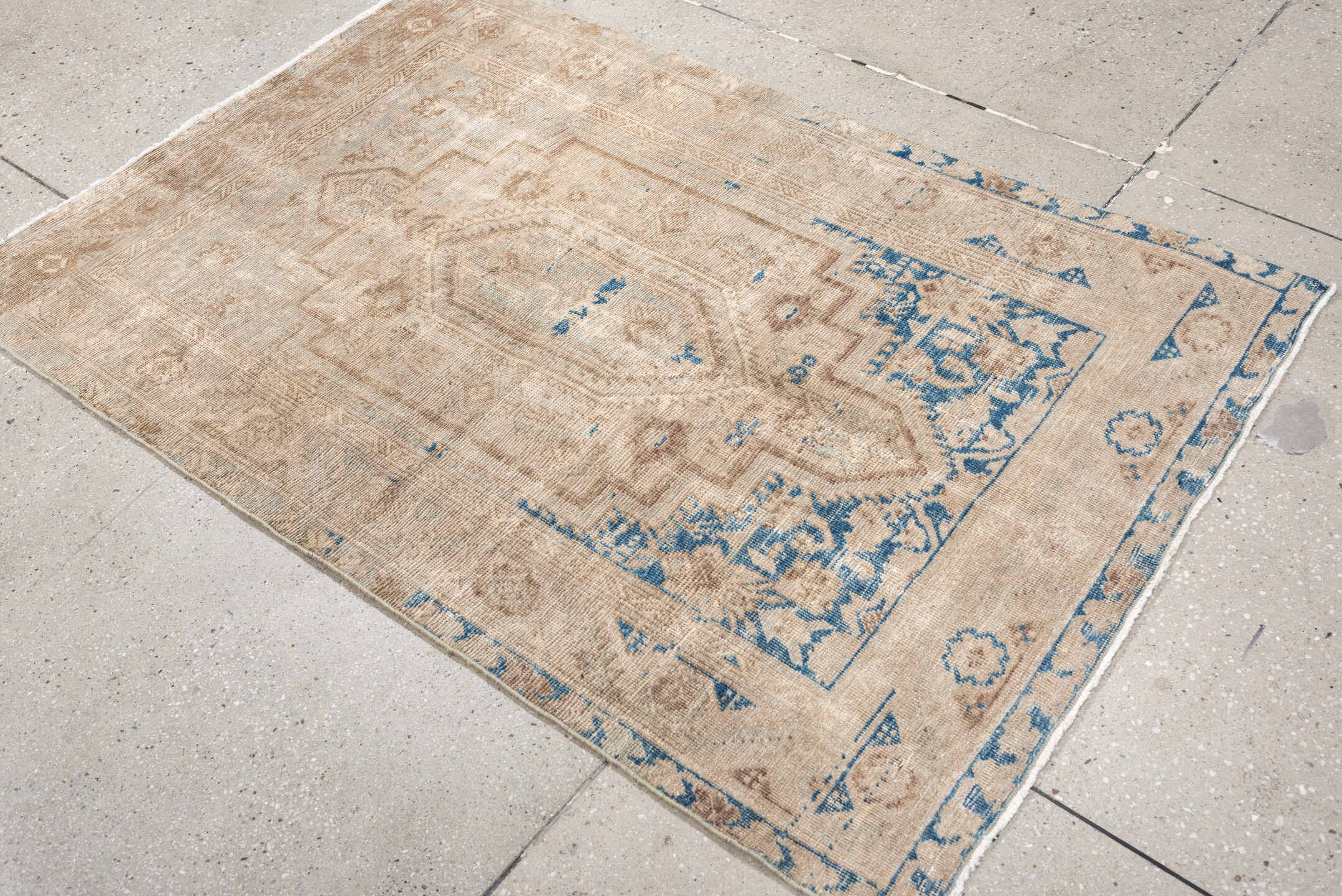 3' x 5' one-of-a-kind handmade antique Sarouk small size rug. Color palette: ivory, beige, blue, taupe, gray