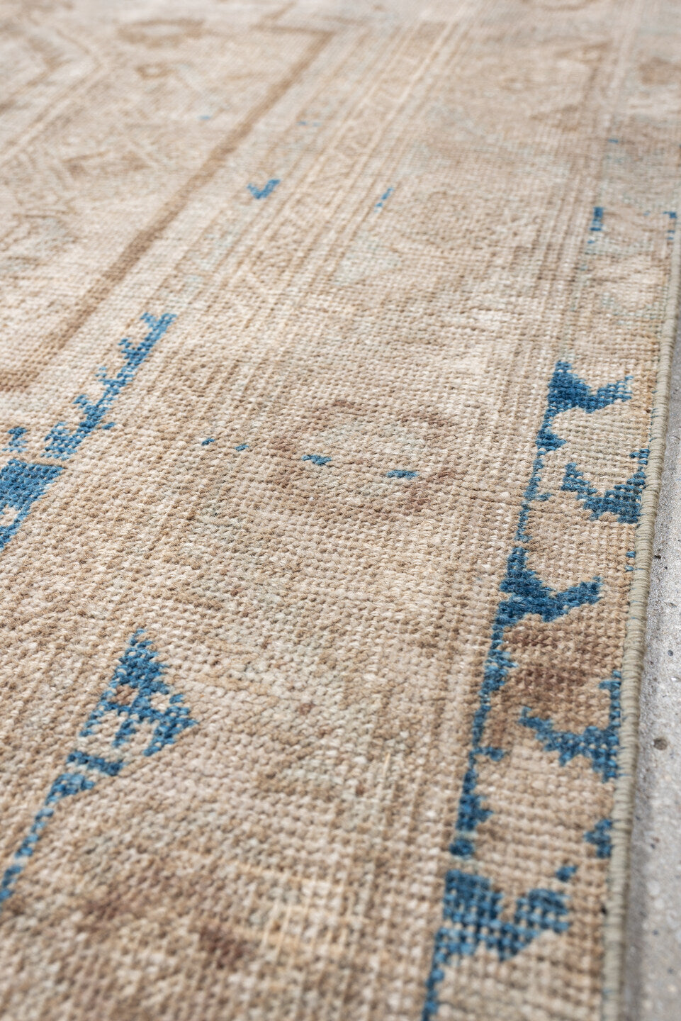 3' x 5' one-of-a-kind handmade antique Sarouk small size rug. Color palette: ivory, beige, blue, taupe, gray