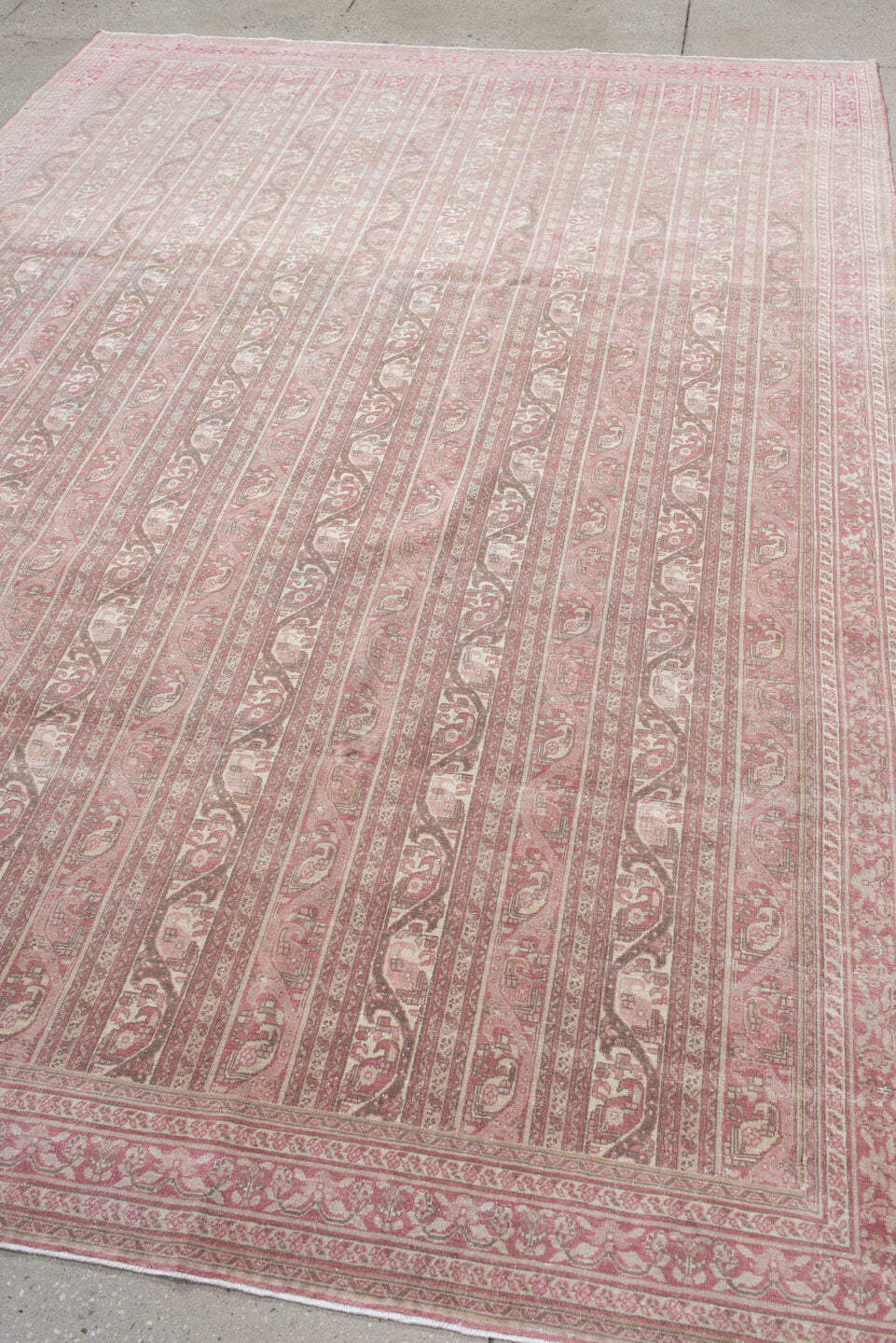 6' x 10' one-of-a-kind handmade vintage Sivas large size rug. Color palette: pink, off-white, gray, light gray, misty rose