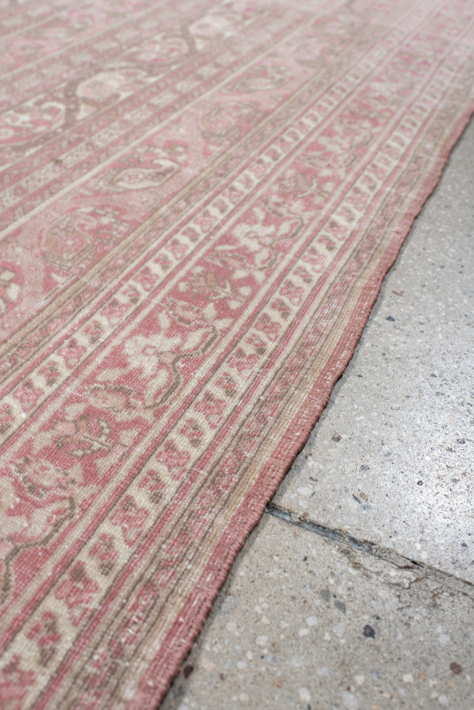 6' x 10' one-of-a-kind handmade vintage Sivas large size rug. Color palette: pink, off-white, gray, light gray, misty rose