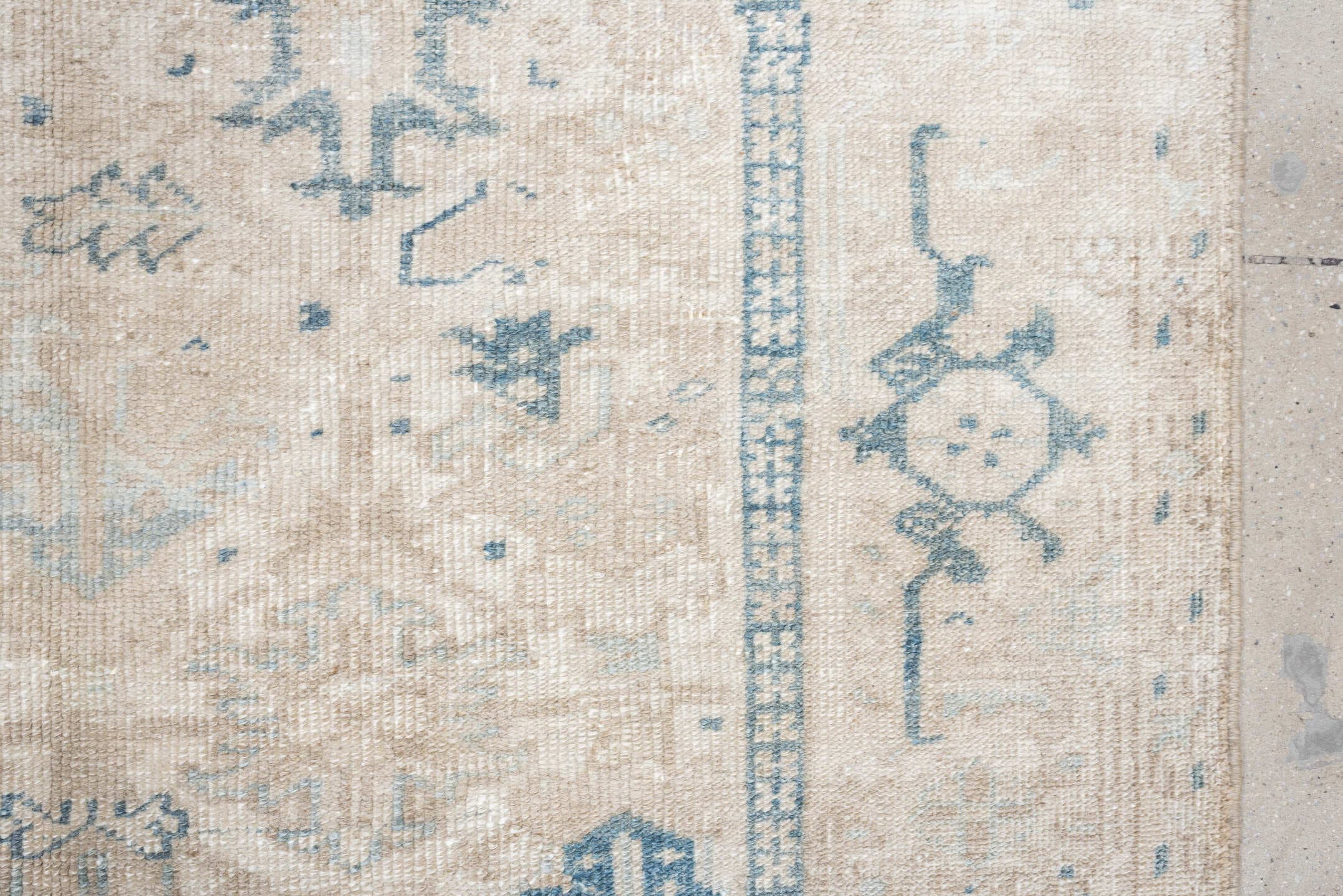 7' x 10' one-of-a-kind handmade vintage Heriz large size rug. Color palette: ivory, pale blue, taupe, beige, light gray