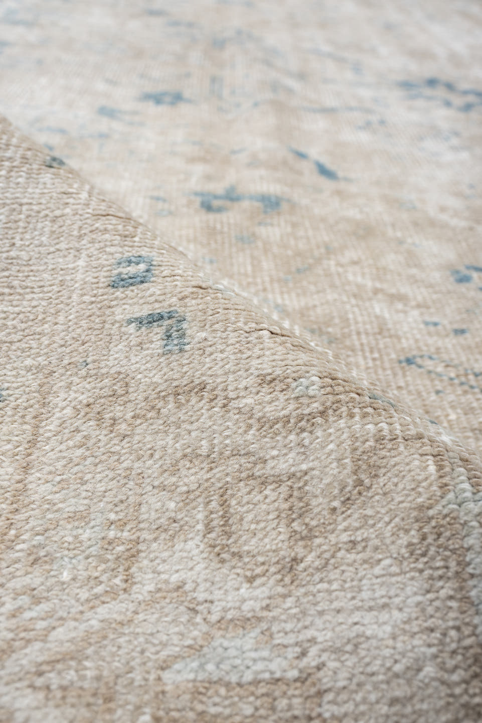 7' x 10' one-of-a-kind handmade vintage Heriz large size rug. Color palette: ivory, pale blue, taupe, beige, light gray