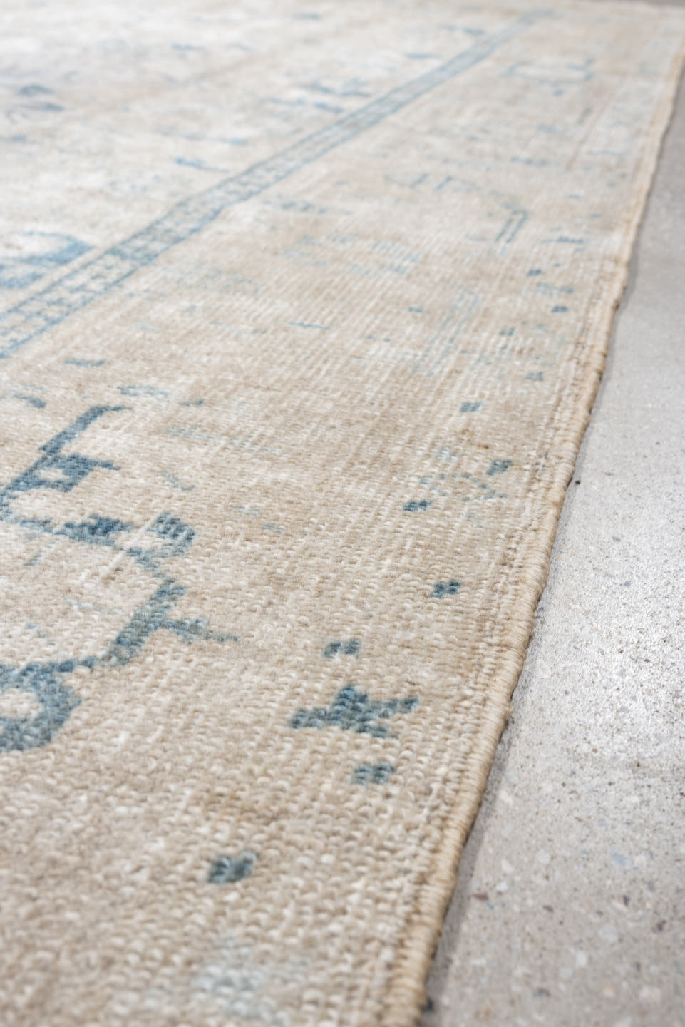 7' x 10' one-of-a-kind handmade vintage Heriz large size rug. Color palette: ivory, pale blue, taupe, beige, light gray