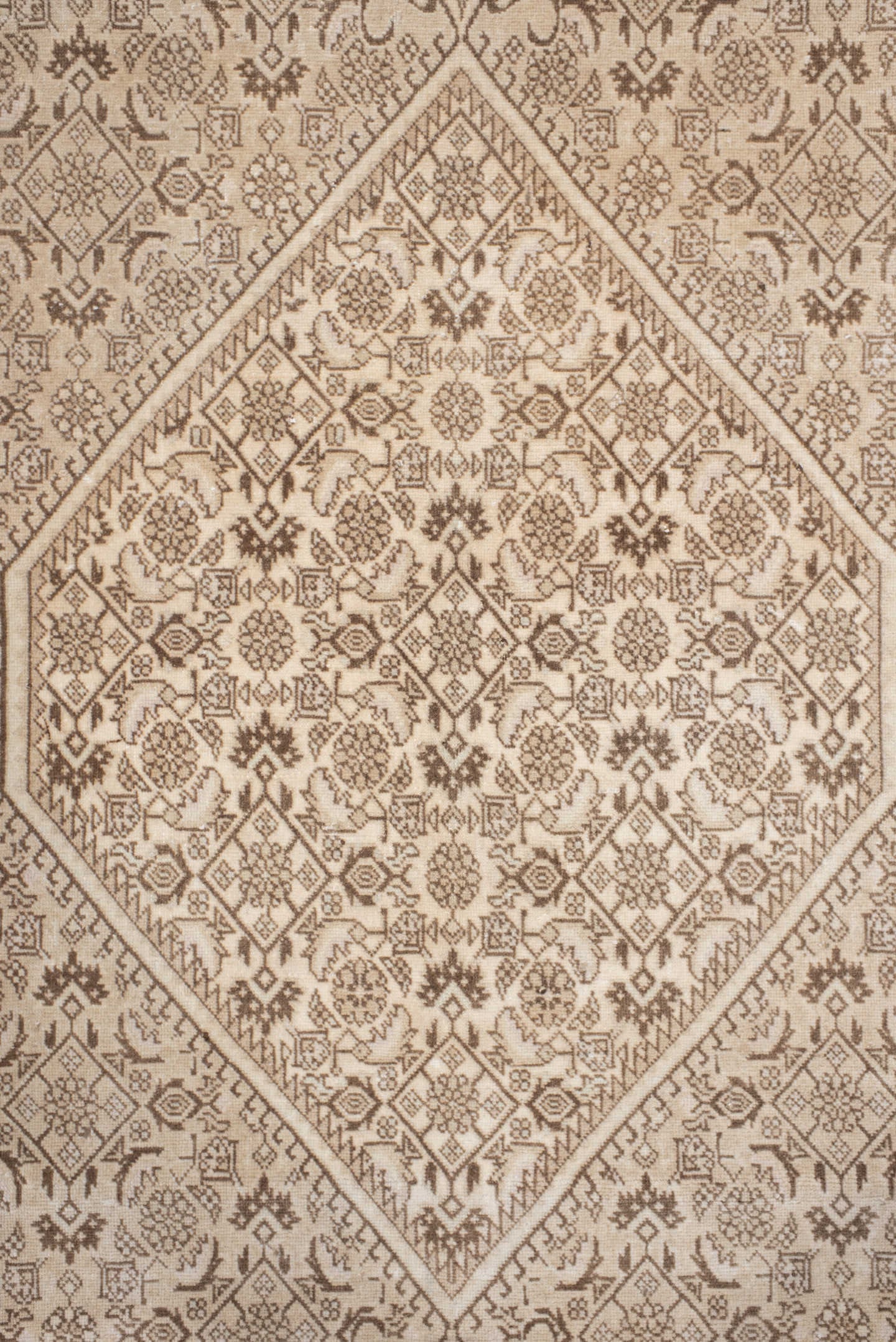 8' x 10' one-of-a-kind handmade antique Bidjar large size rug. Color palette: ivory, taupe, camel, beige, sand, gray