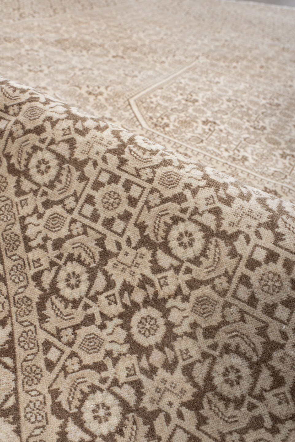 8' x 10' one-of-a-kind handmade antique Bidjar large size rug. Color palette: ivory, taupe, camel, beige, sand, gray