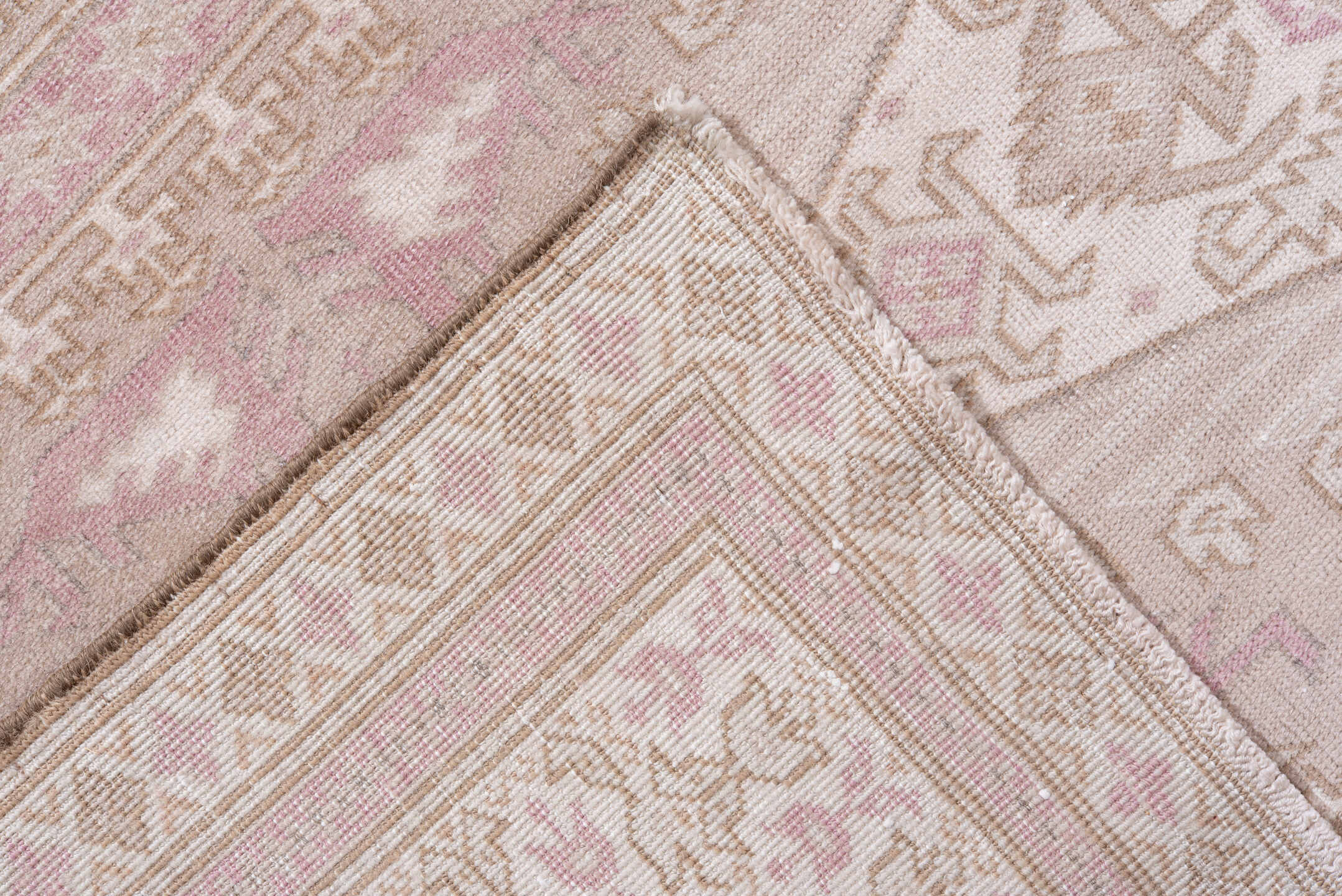 5' x 8' one-of-a-kind handmade vintage Sivas medium size rug. Color palette: gray, light gray, linen, off-white, pink