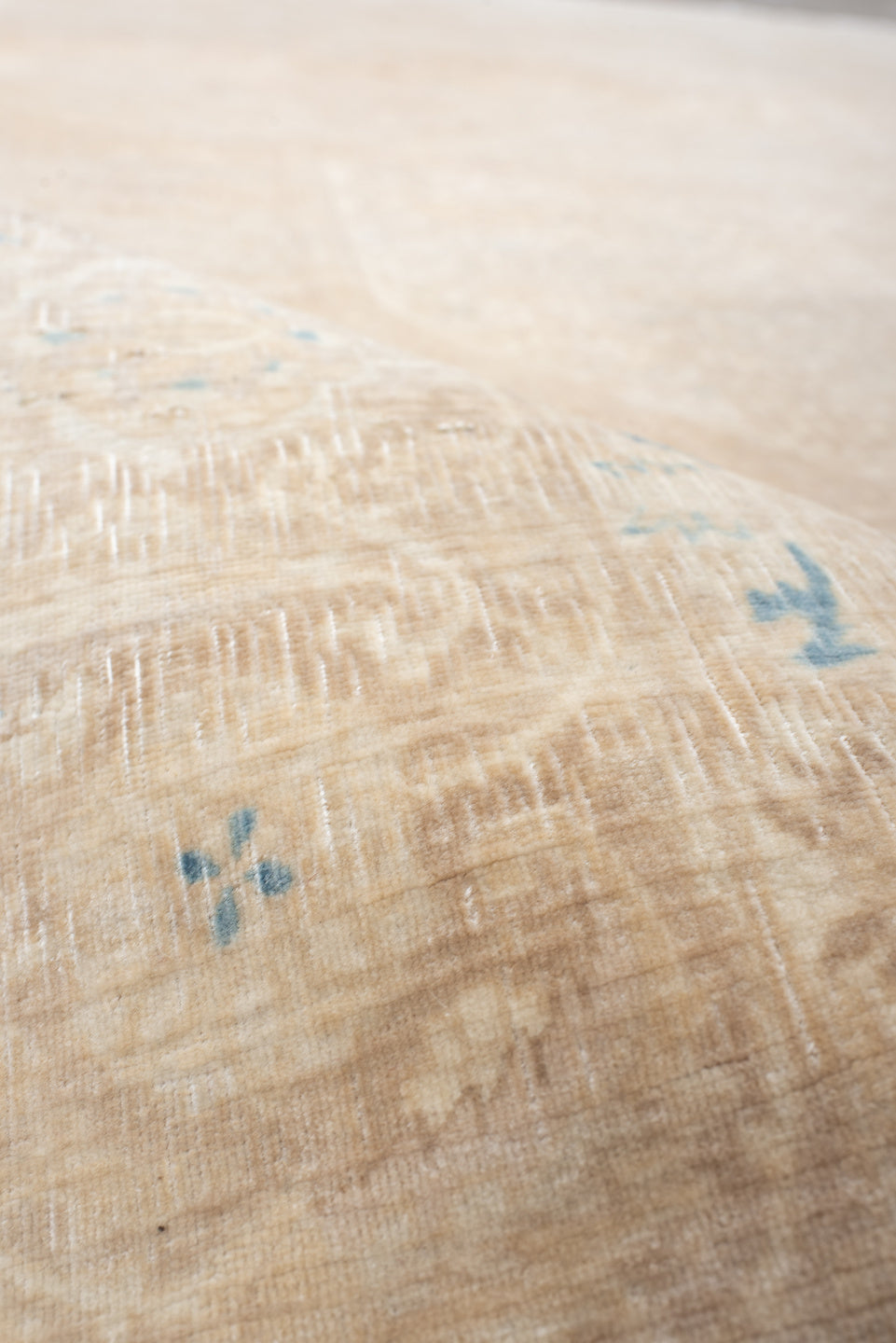 8' x 11' one-of-a-kind handmade antique Bidjar large size rug. Color palette: ivory, cream, beige, pale blue, sand