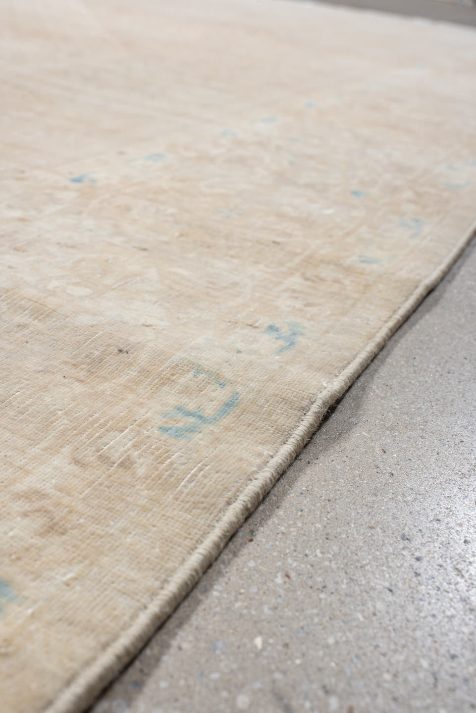 8' x 11' one-of-a-kind handmade antique Bidjar large size rug. Color palette: ivory, cream, beige, pale blue, sand
