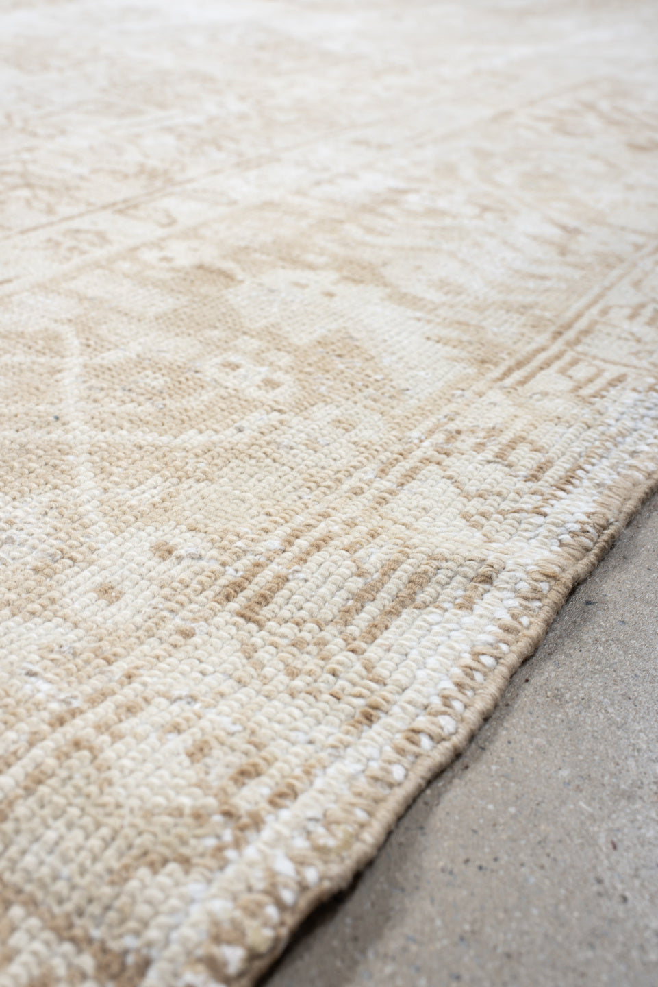7' x 10' one-of-a-kind handmade antique Heriz large size rug. Color palette: ivory, cream, beige, sand, pale blue, taupe