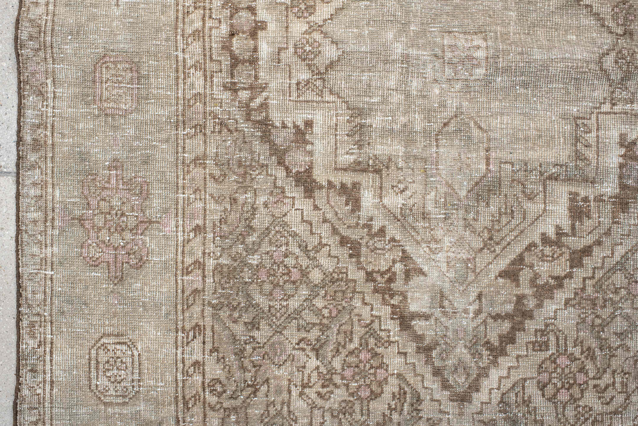 3' x 5' one-of-a-kind handmade vintage Sarouk small size rug. Color palette: brown, gray, light gray, linen, off-white