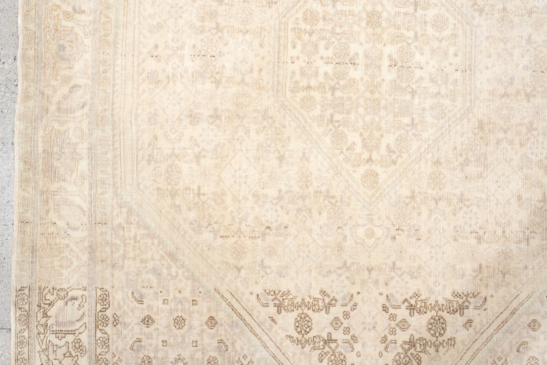 3' x 5' one-of-a-kind handmade antique Bidjar small size rug. Color palette: ivory, cream, beige, taupe, camel, gray