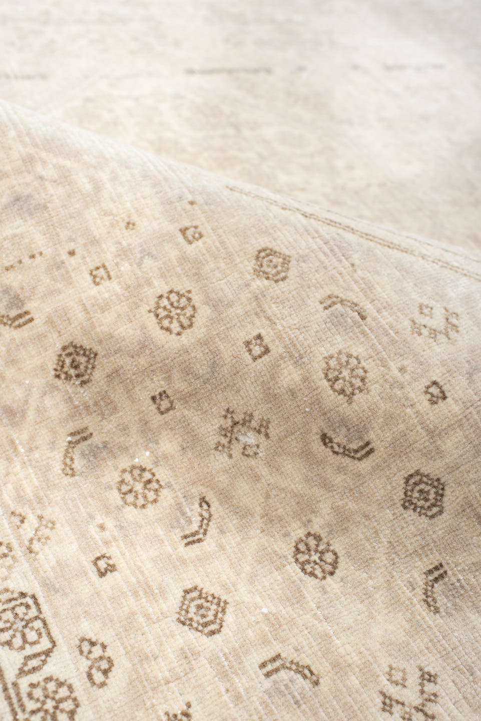 3' x 5' one-of-a-kind handmade antique Bidjar small size rug. Color palette: ivory, cream, beige, taupe, camel, gray